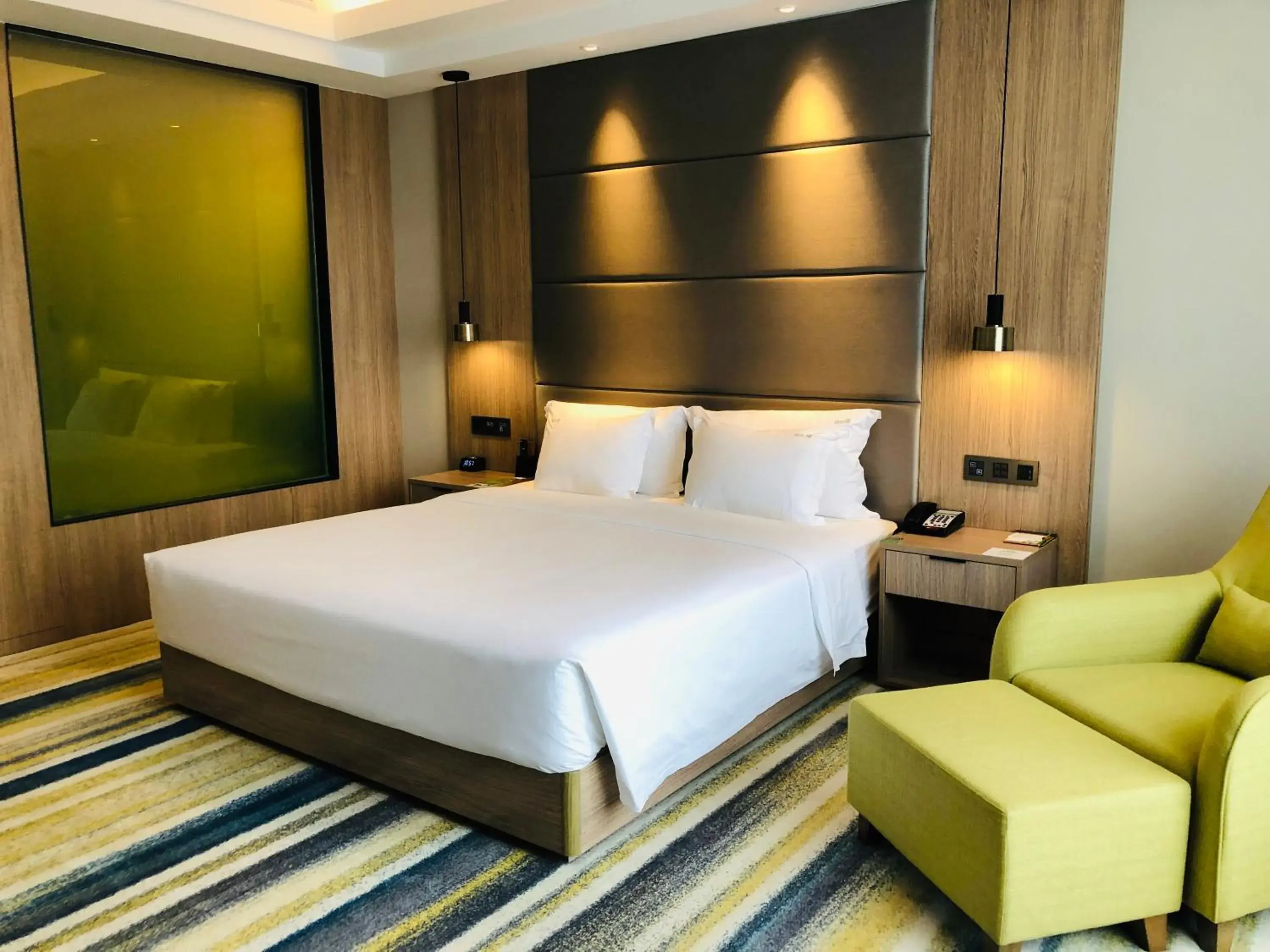 Photo of the whole room, Bed in Holiday Inn Nantong Oasis International, an IHG Hotel