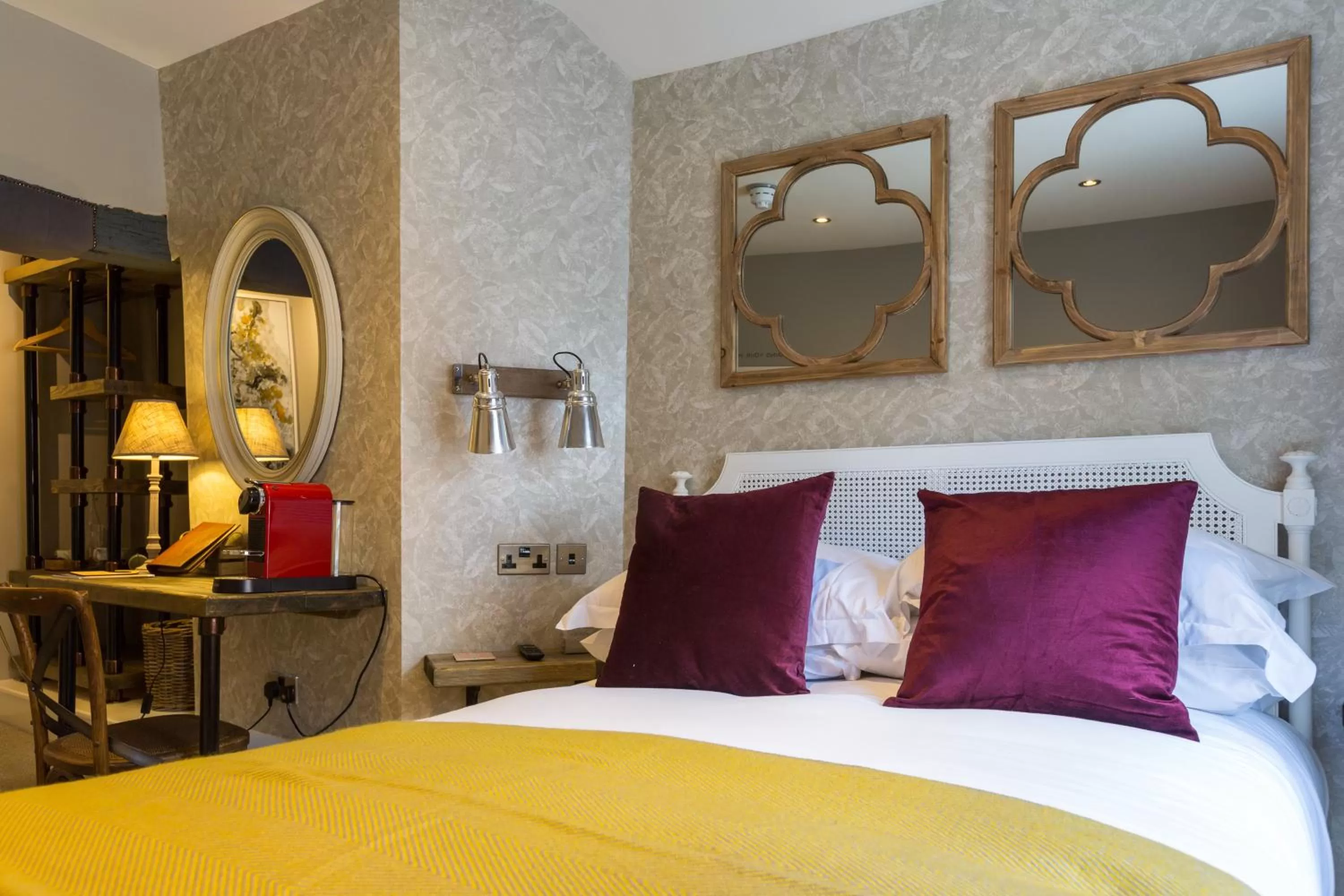 Bedroom, Bed in The Chequers Marlow