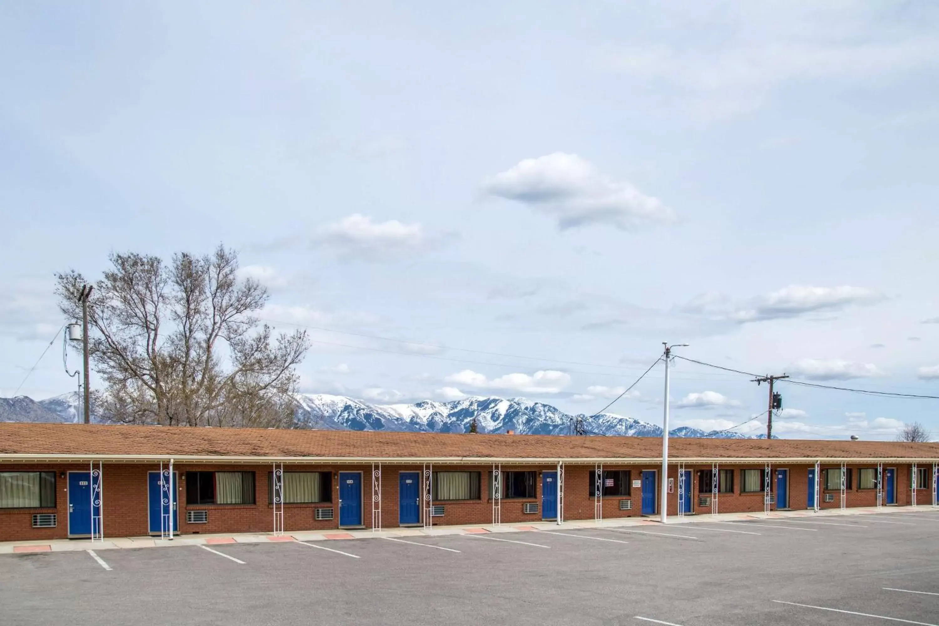 Property building in Motel 6 Tremonton, Utah Property building in Motel 6 Tremonton, Utah