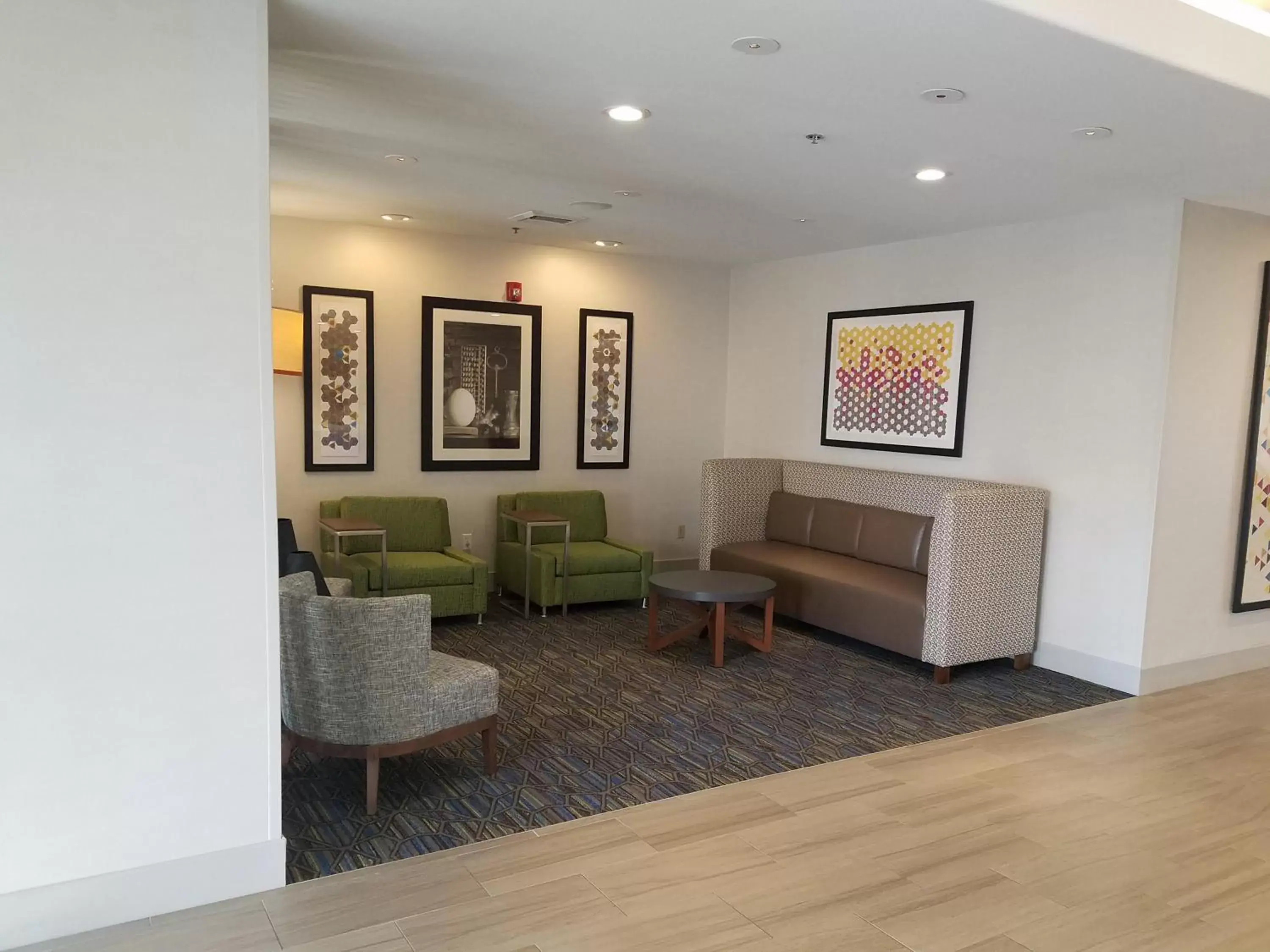 Property building, Seating Area in Holiday Inn Express & Suites Dinuba West, an IHG Hotel