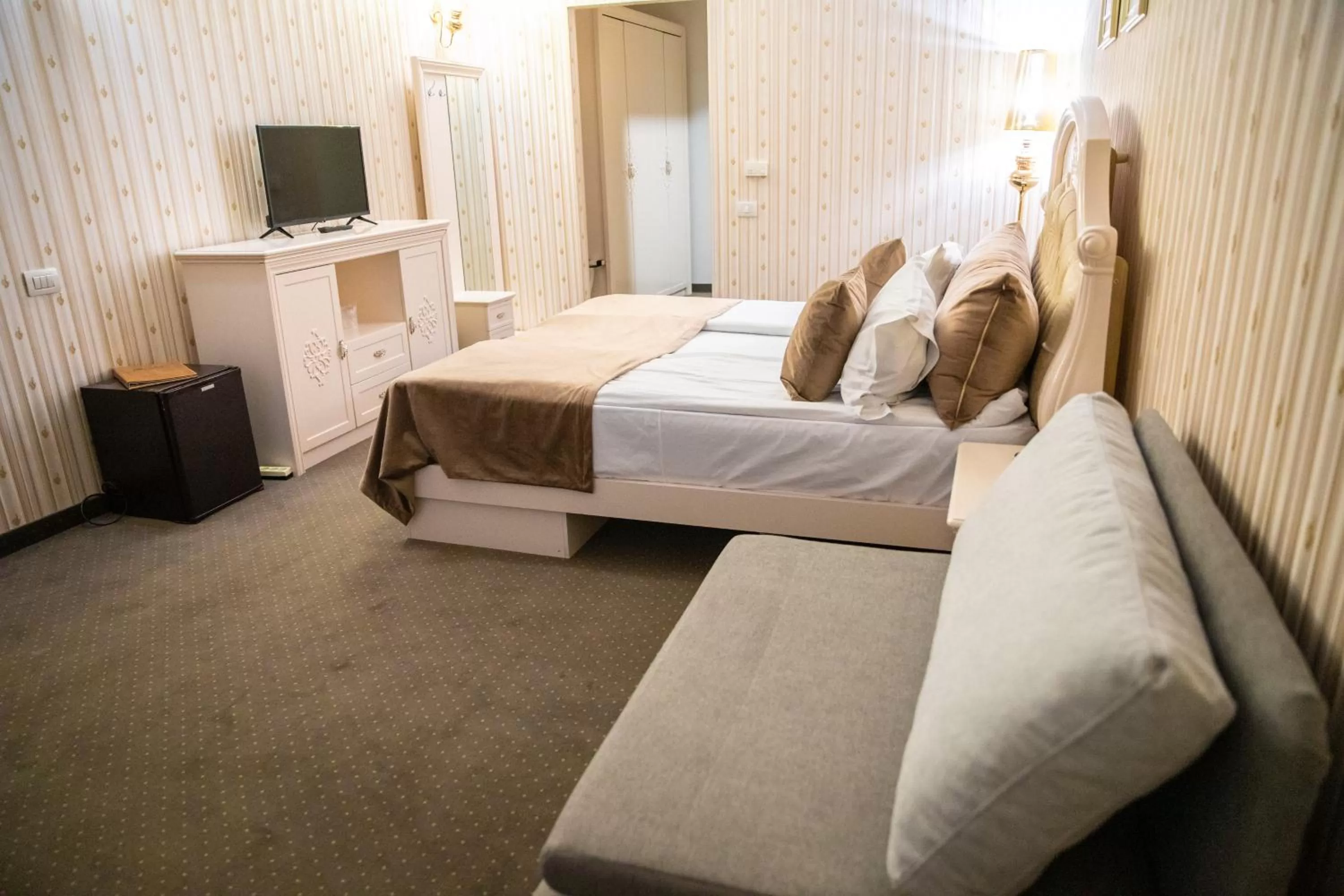 Photo of the whole room, Bed in Hotel Carpathia