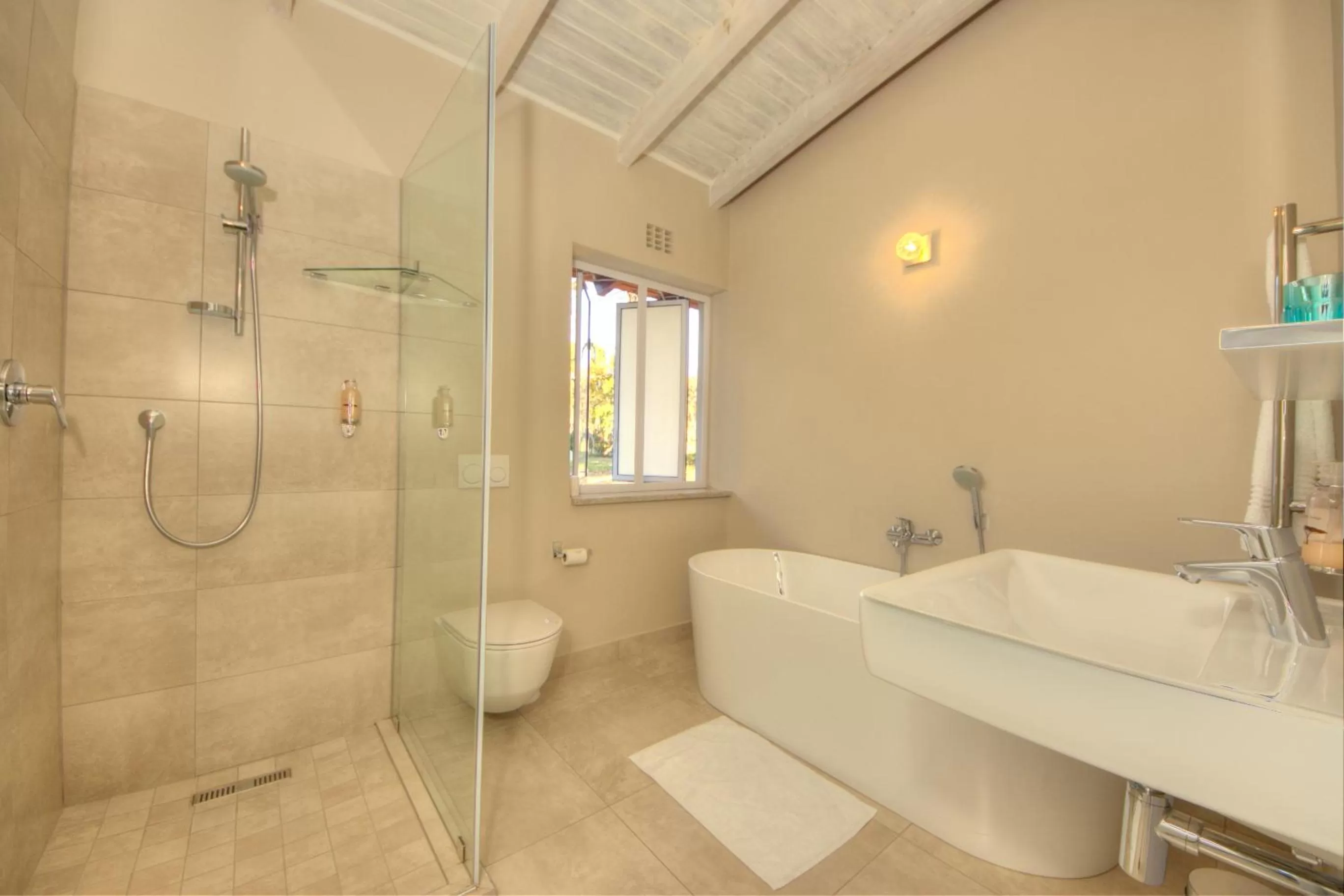 Shower in Amberhall Guesthouse