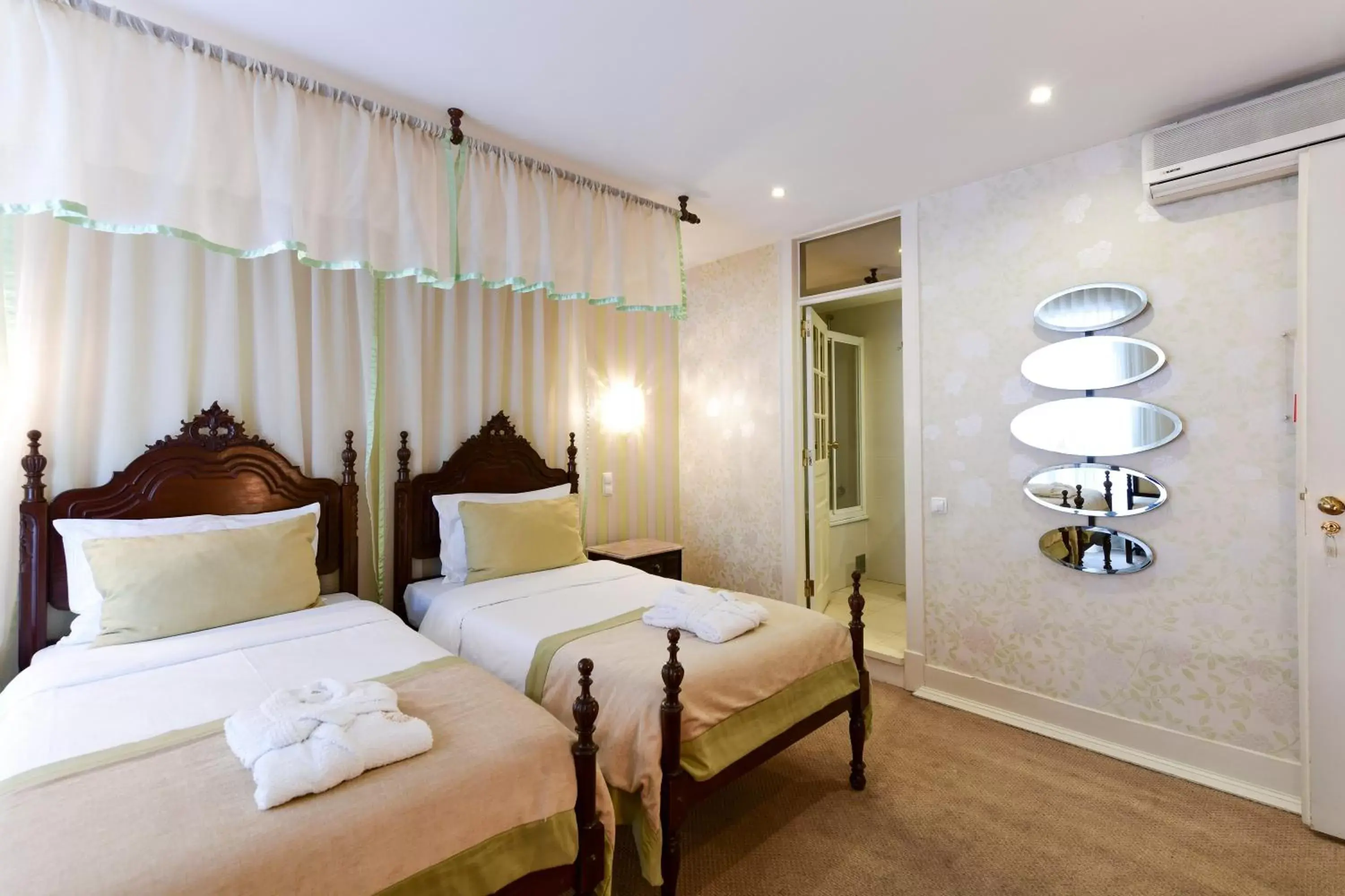 Bed in Casa de Sao Mamede Hotel