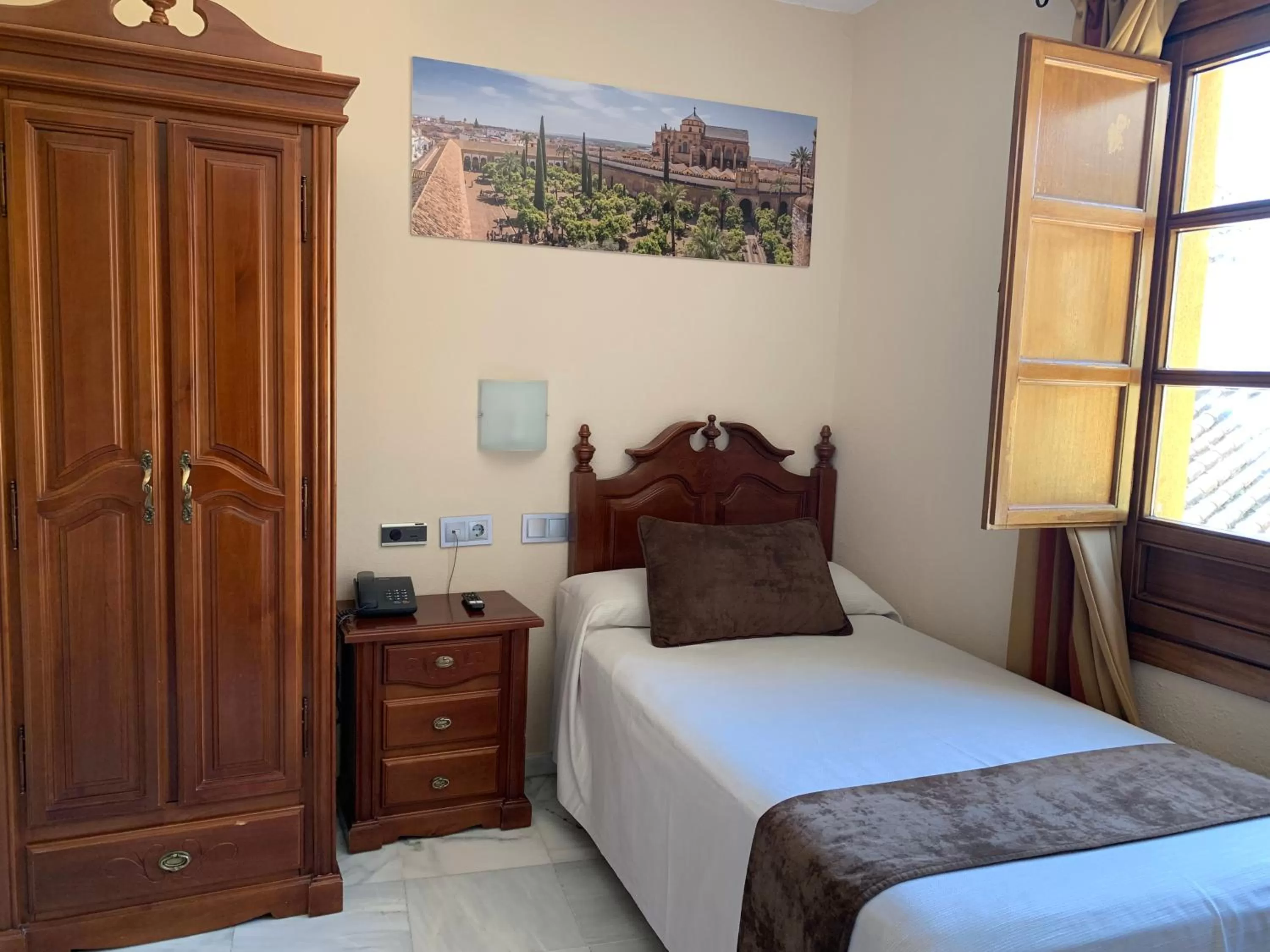 Bedroom, Bed in Hotel Casa Museo de la Mezquita