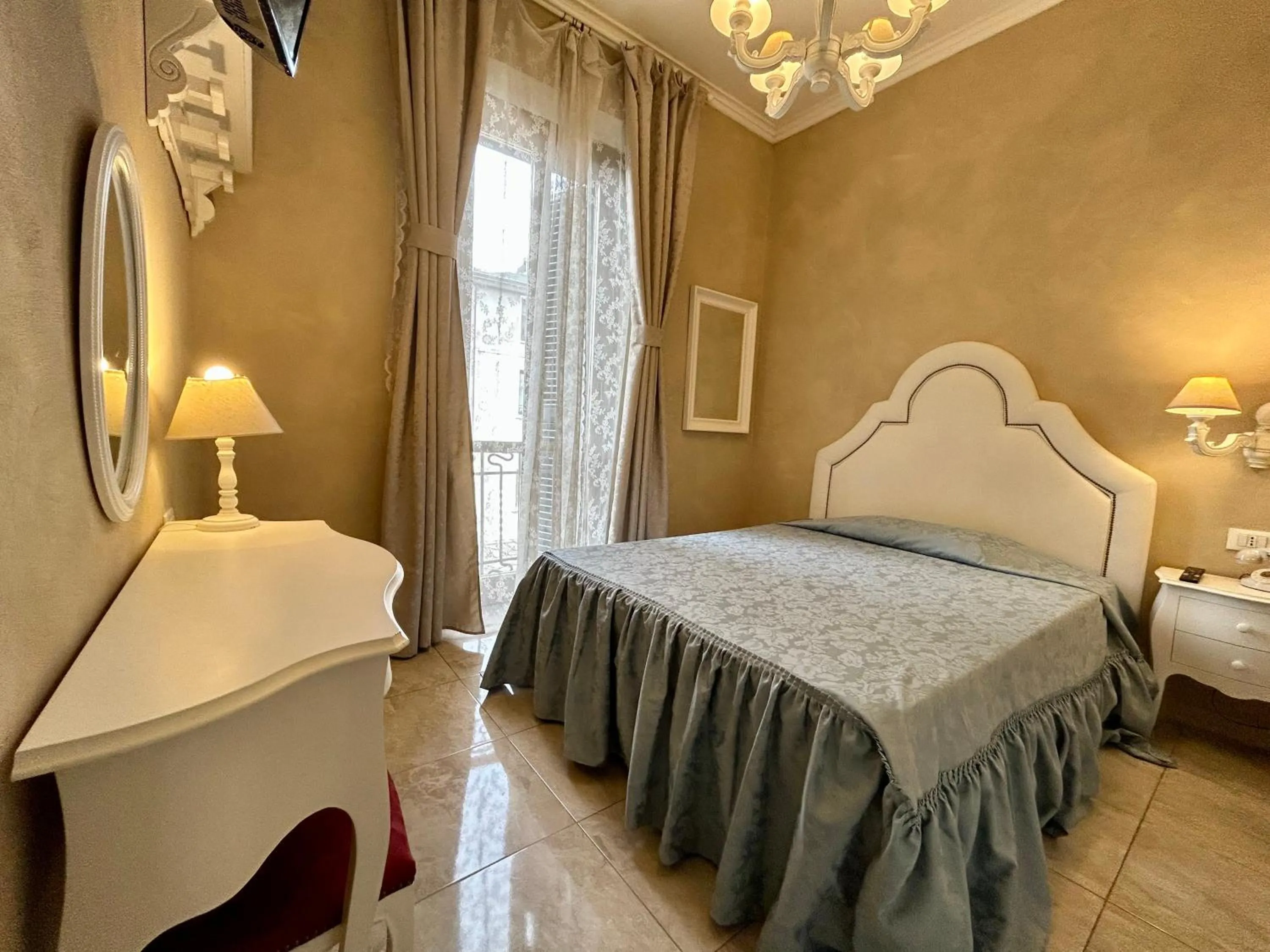 Bed in Boutique Hotel Calais Milano