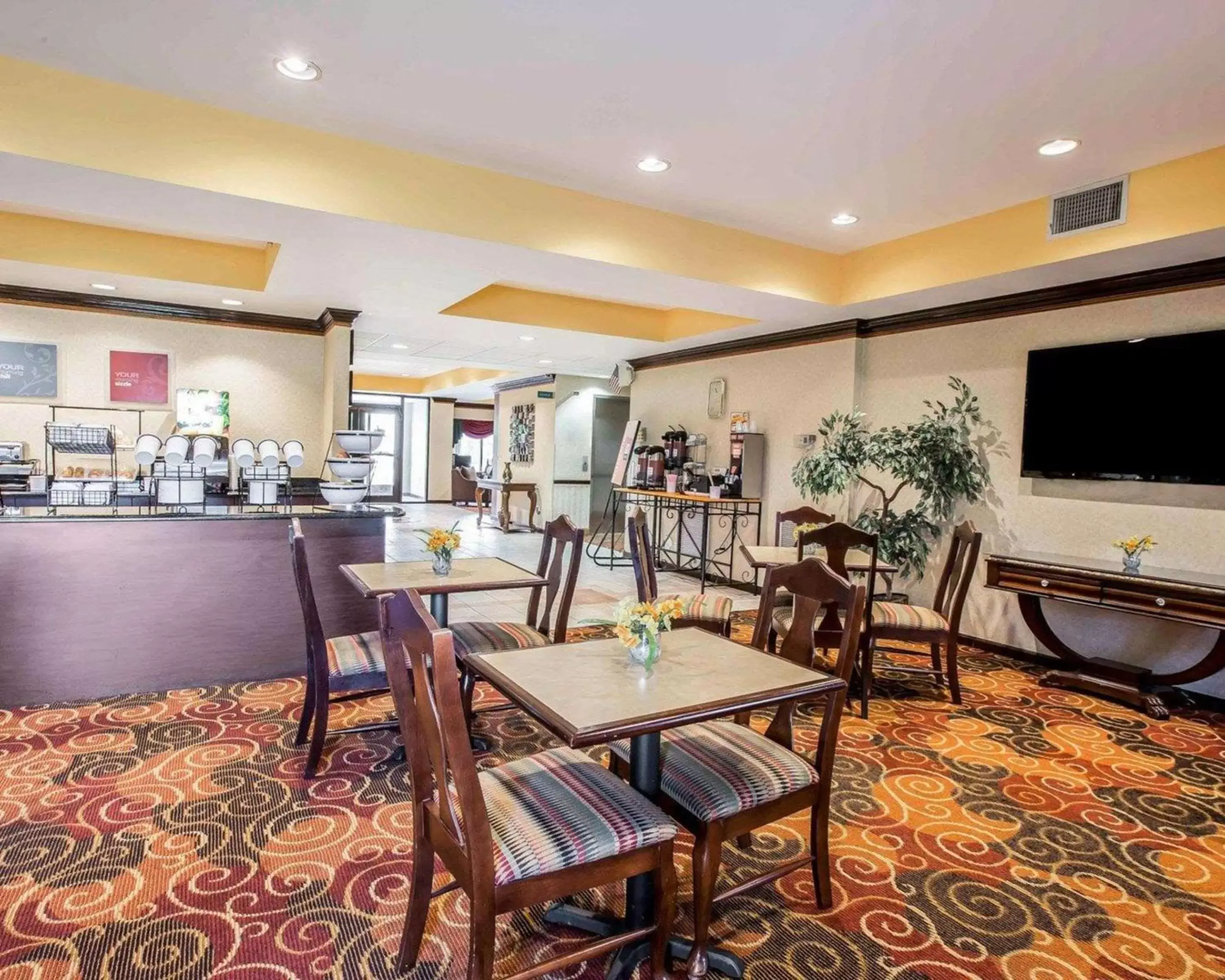 Restaurant/Places to Eat in Comfort Inn & Suites at I-85