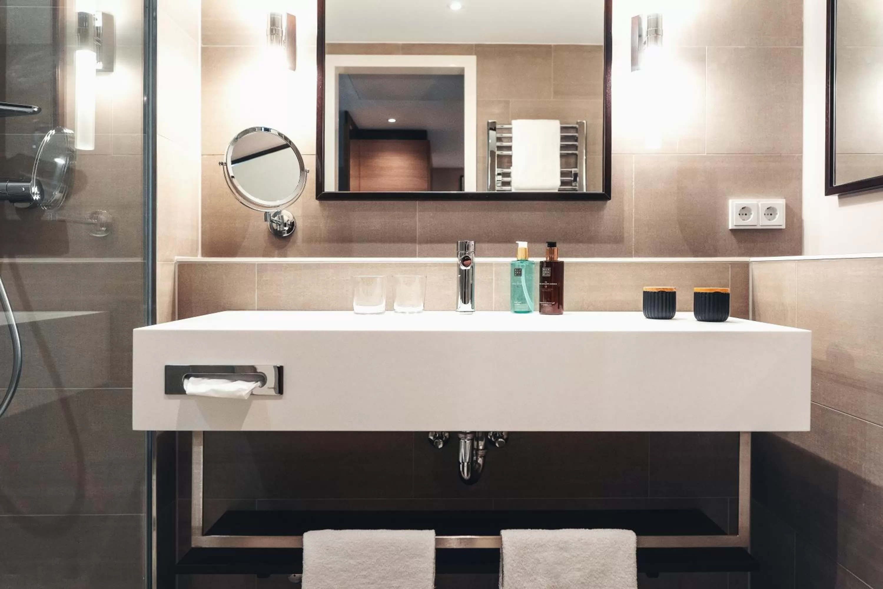 King Room with Courtyard View - Non-Smoking in Holiday Inn Berlin City Center East Prenzlauer Berg, an IHG Hotel