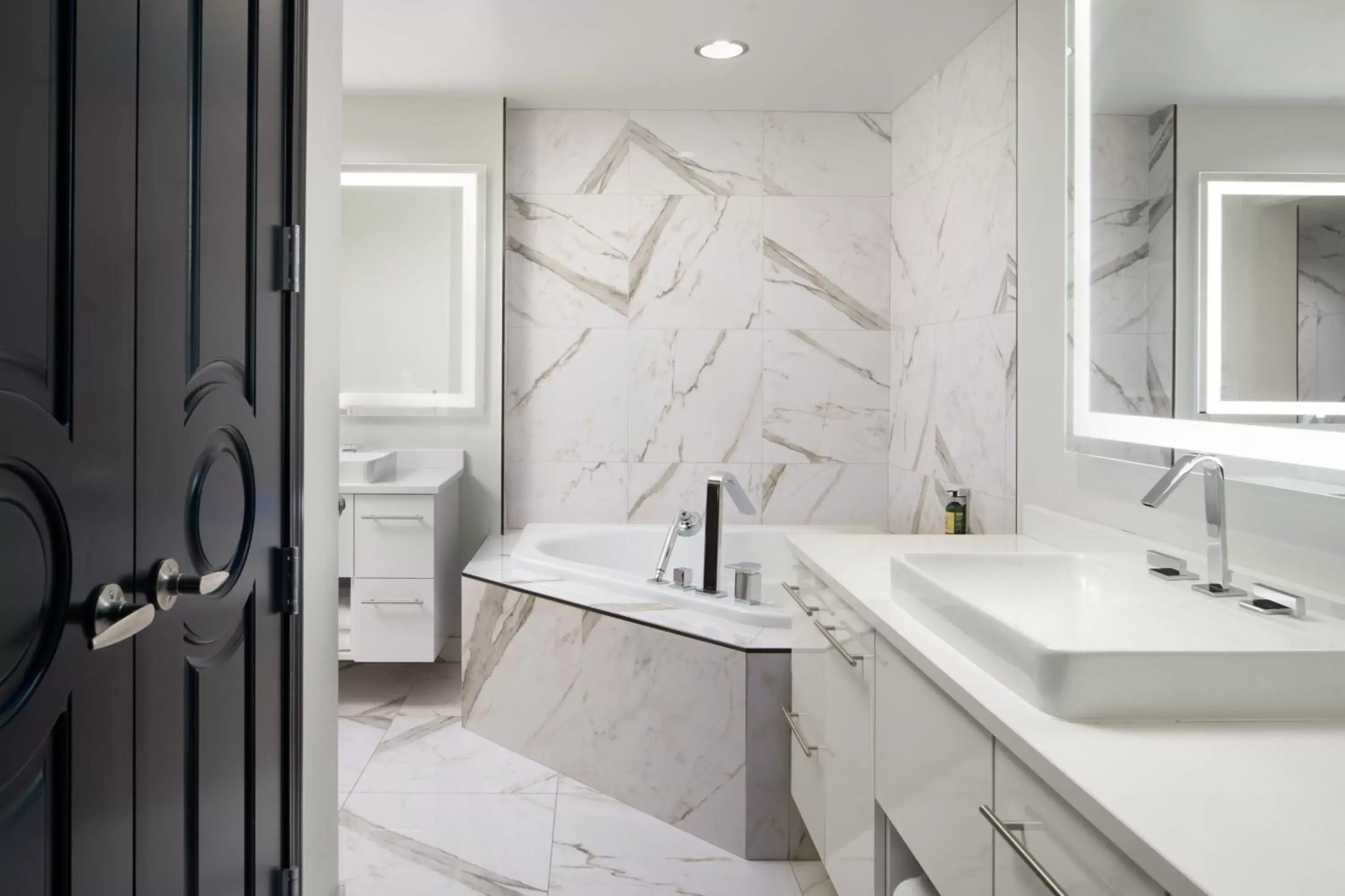 Photo of the whole room, Bathroom in The Davenport Grand, Autograph Collection