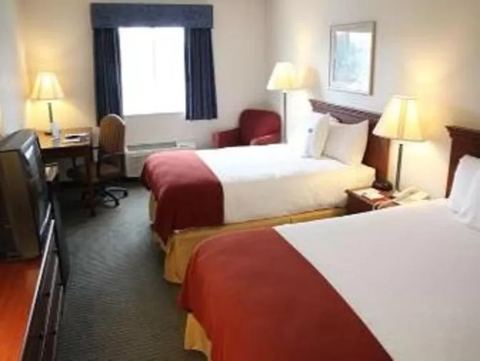 Day, Bed in Baymont by Wyndham Rolla