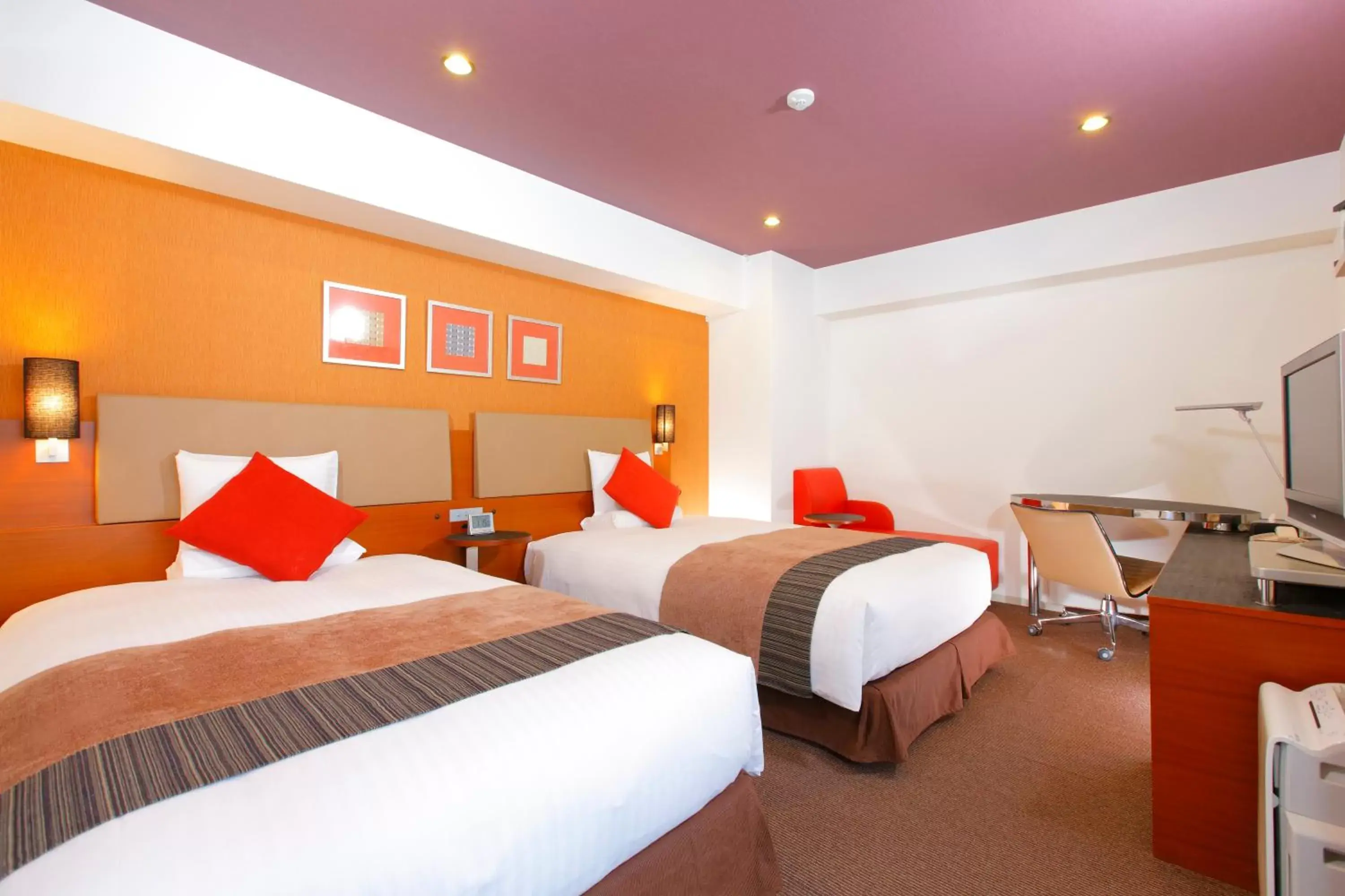 Spring, Bed in HOTEL MYSTAYS Fukuoka Tenjin Minami