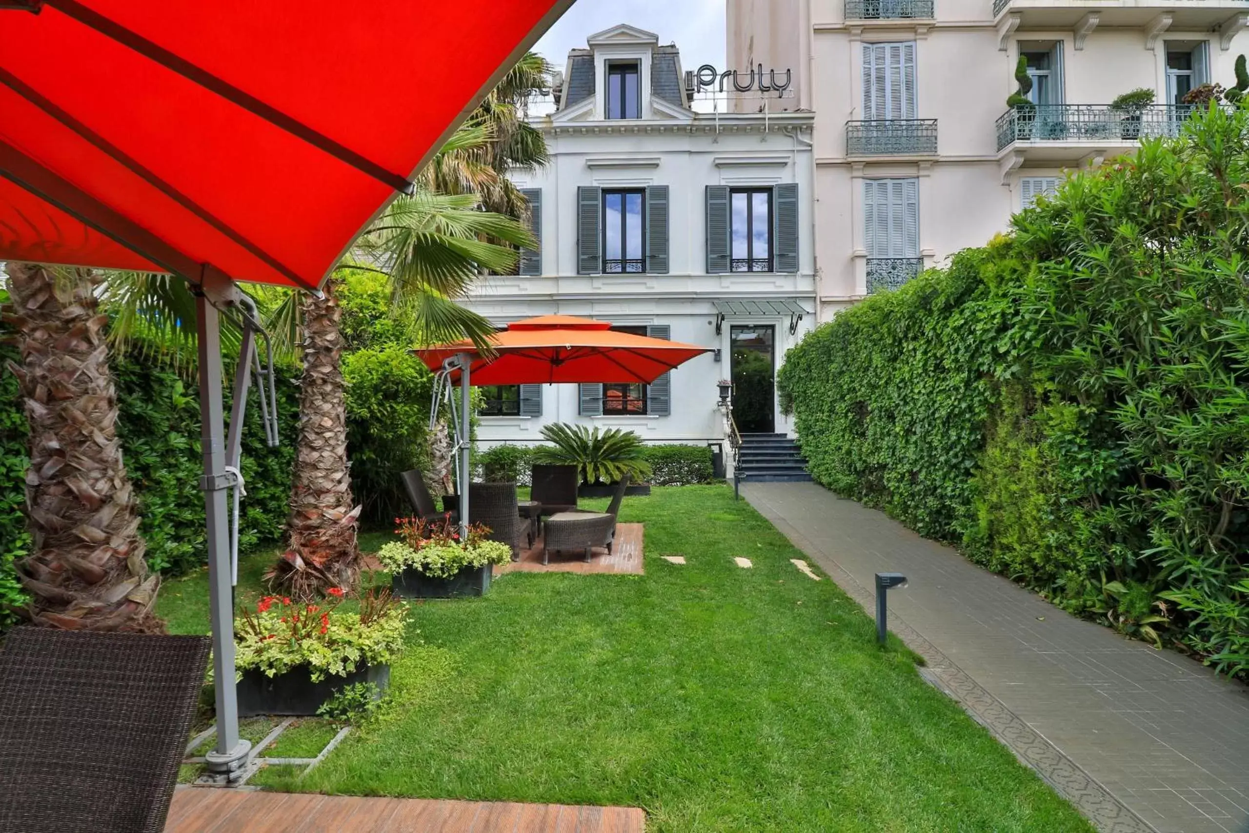 Facade/entrance, Property Building in Villa Pruly Hotel Cannes Centre