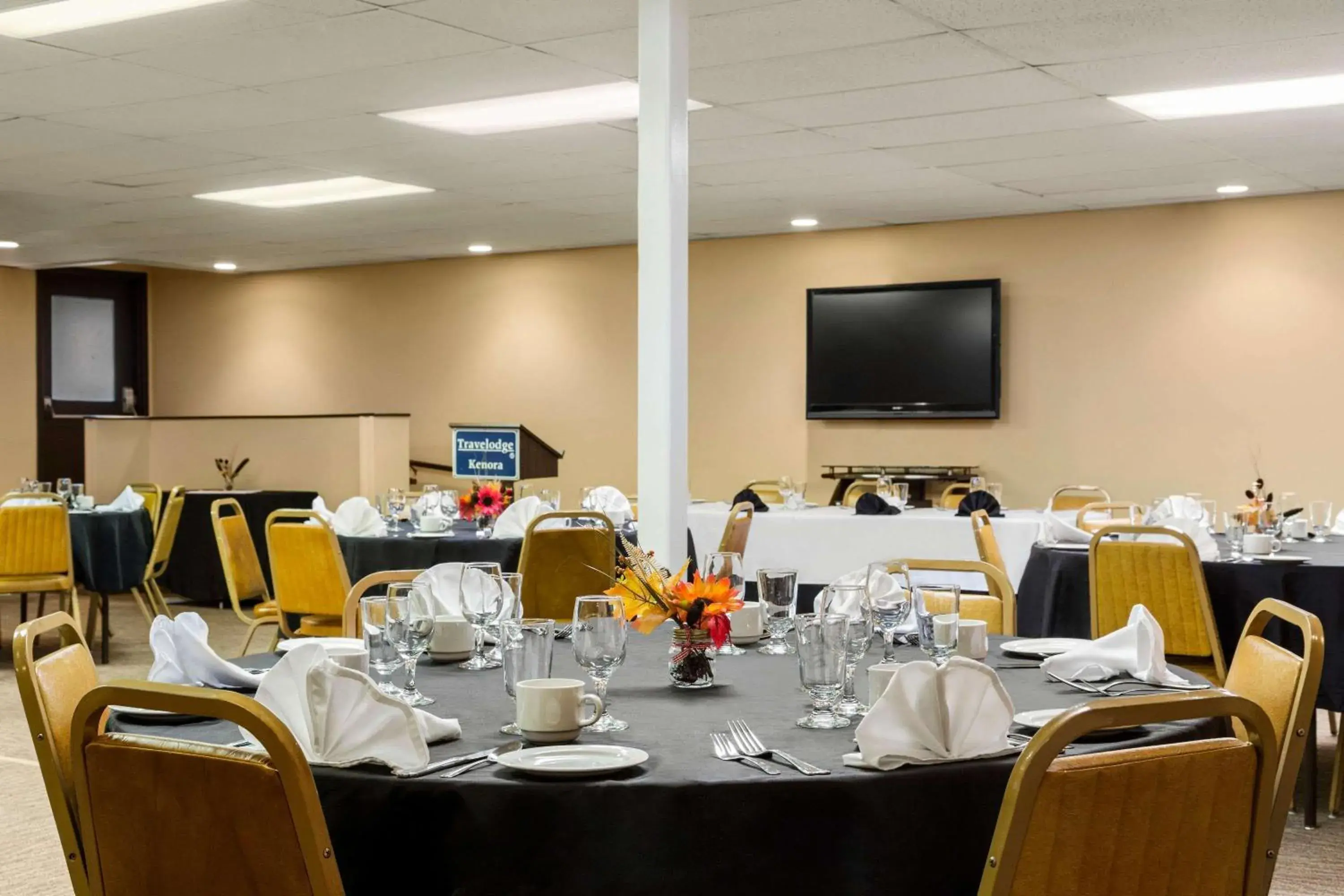 On site, Restaurant/Places to Eat in Travelodge by Wyndham Kenora