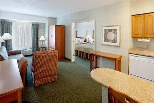 Photo of the whole room, Seating Area in Staybridge Suites San Antonio Airport, an IHG Hotel