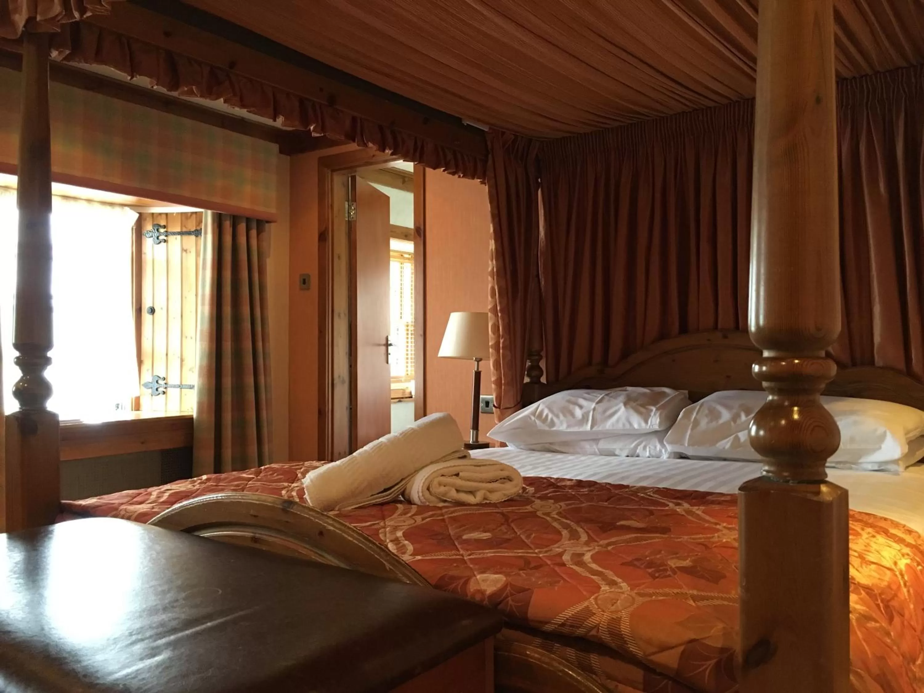 Bathroom, Bed in The Winnock Hotel