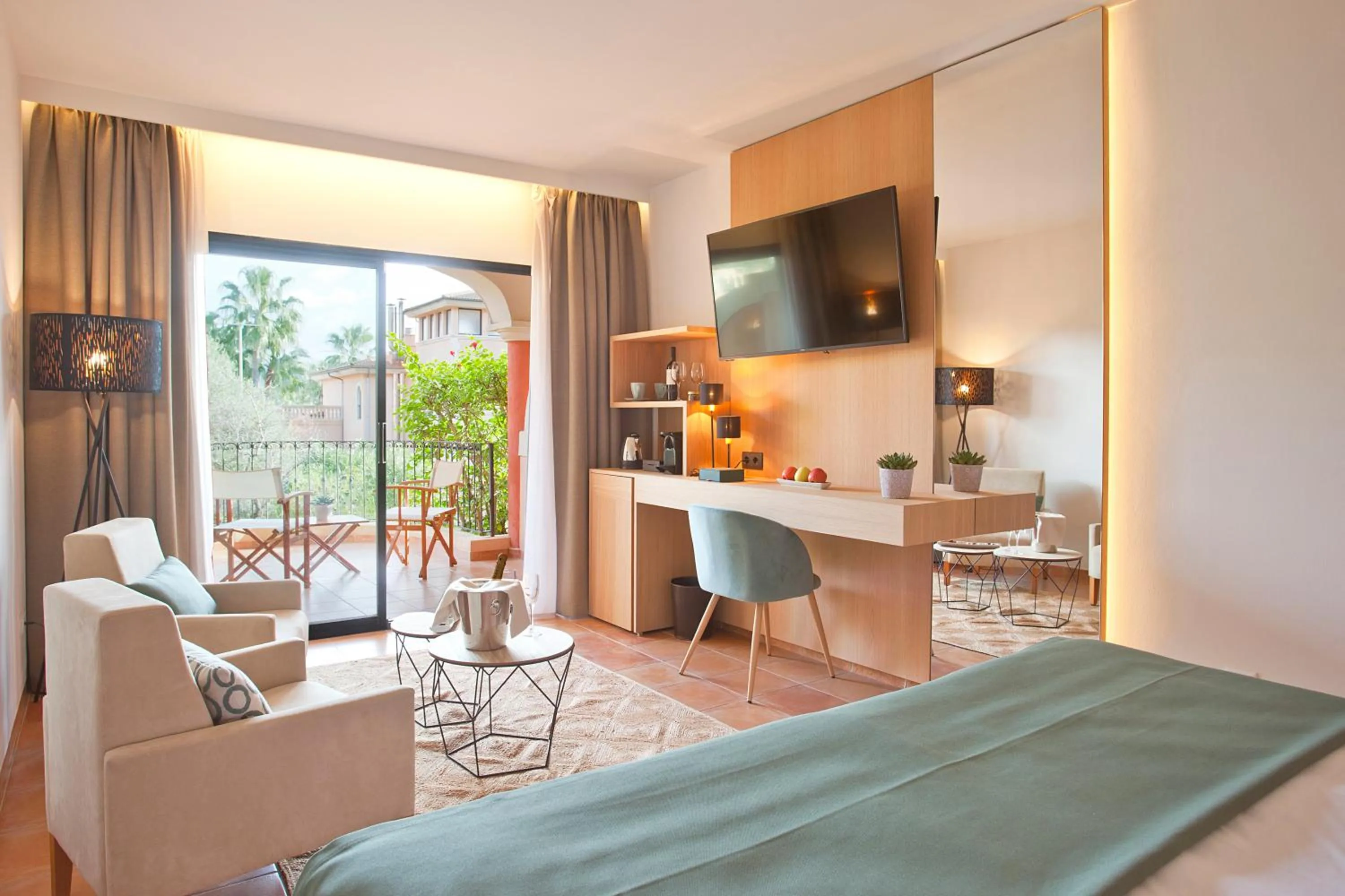 Seating area in Mon Port Hotel & Spa