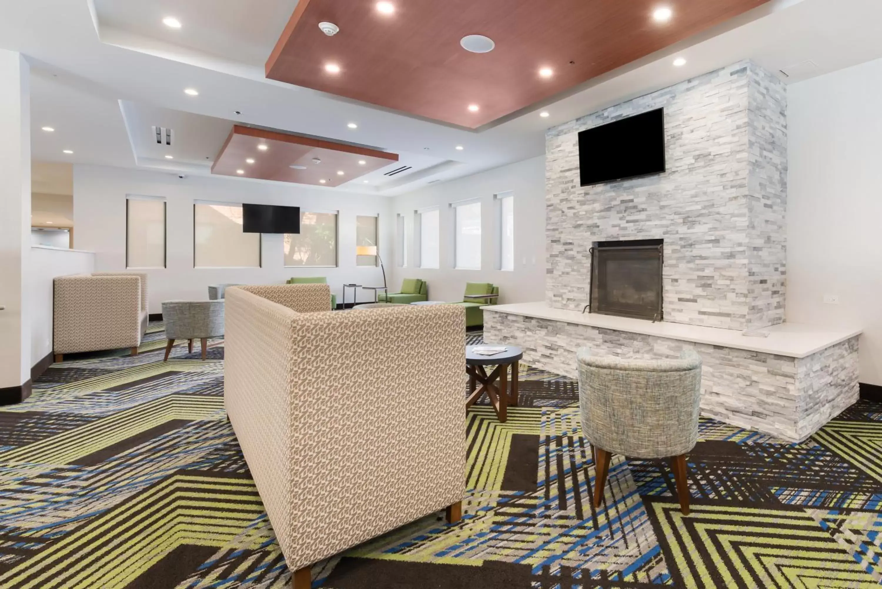 Property building, Restaurant/Places to Eat in Holiday Inn Express Naperville, an IHG Hotel