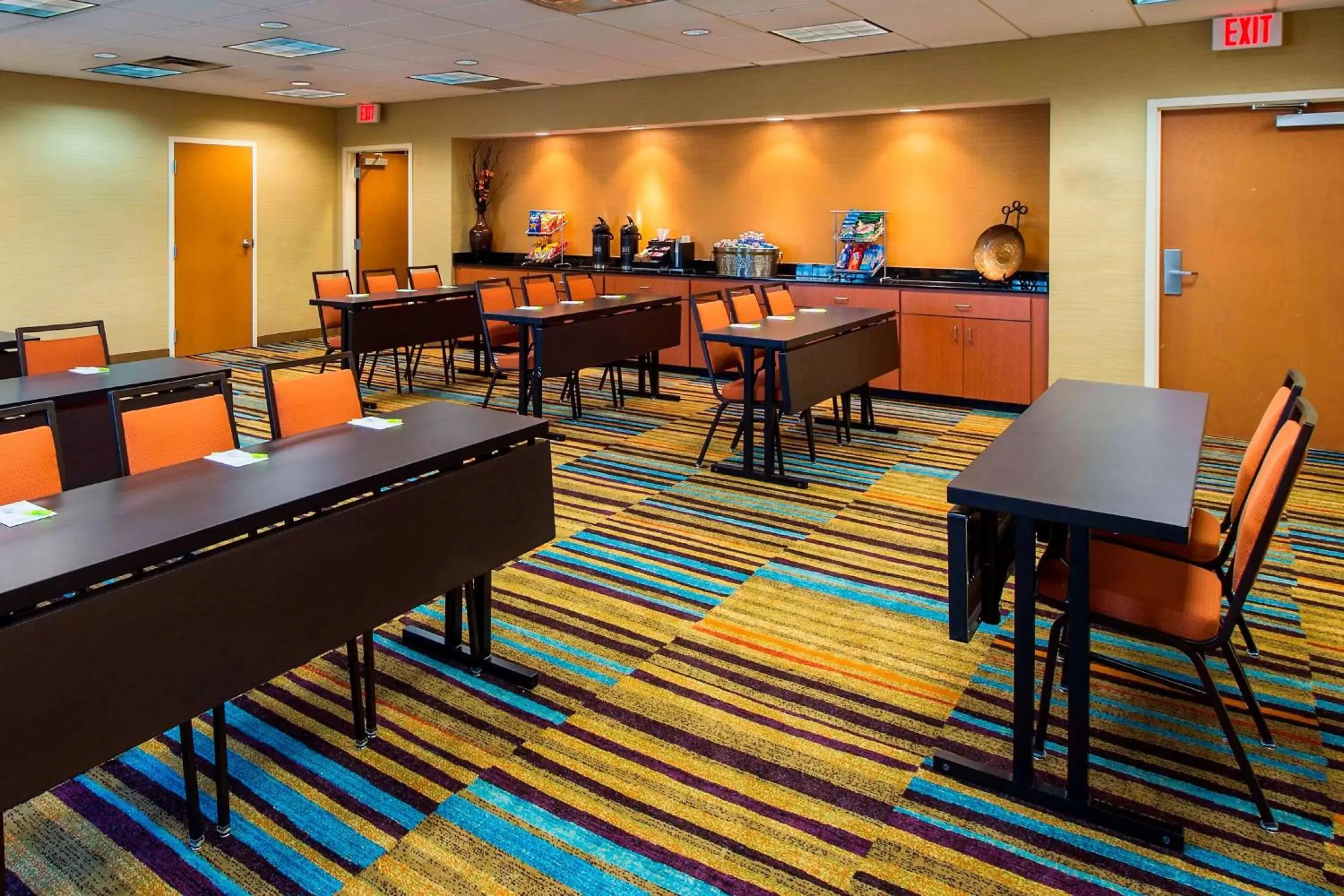 Meeting/conference room, Restaurant/Places to Eat in Fairfield Inn & Suites by Marriott Atlanta Buford/Mall of Georgia