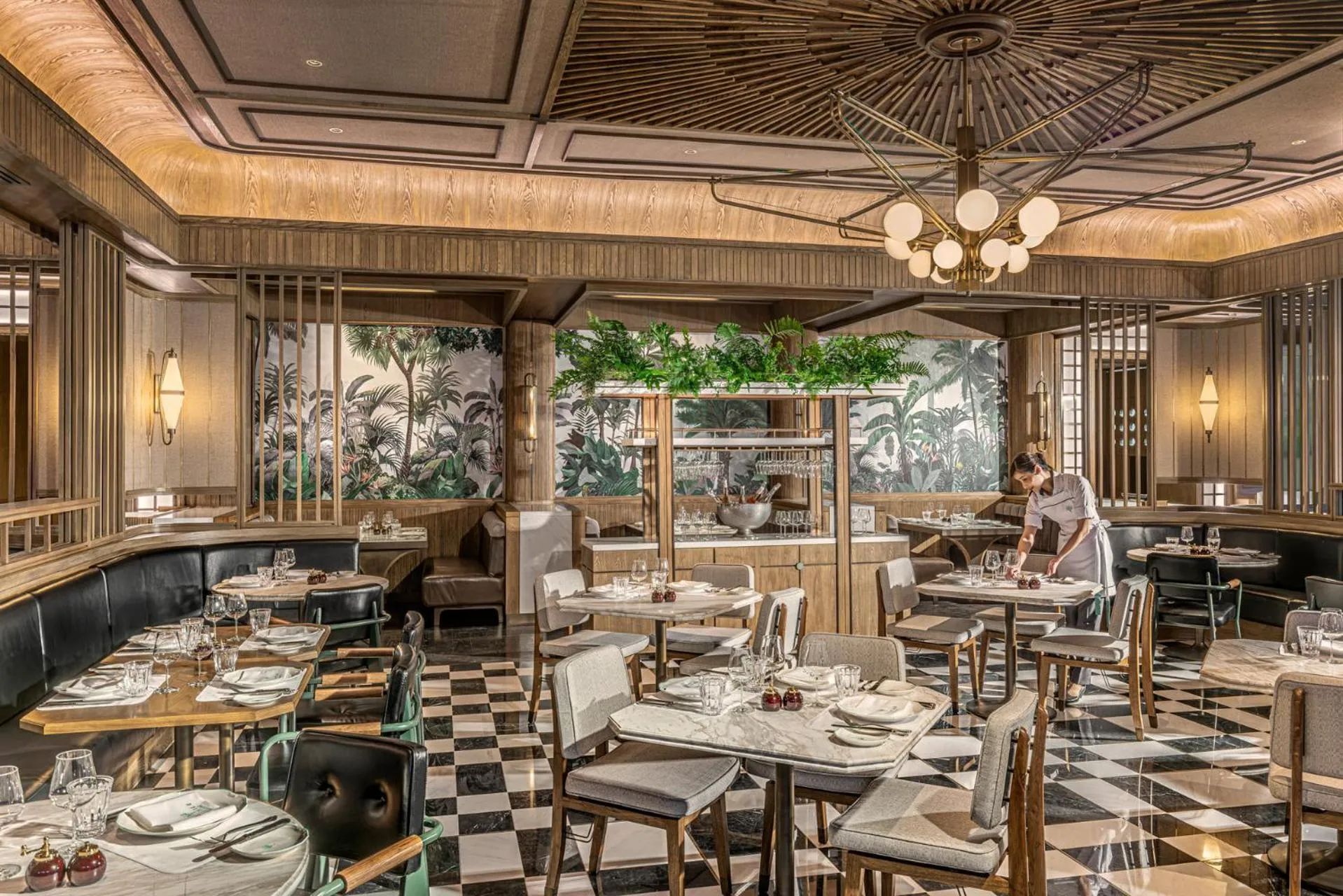 Restaurant/places to eat in Four Seasons Hotel Bangkok at Chao Phraya River