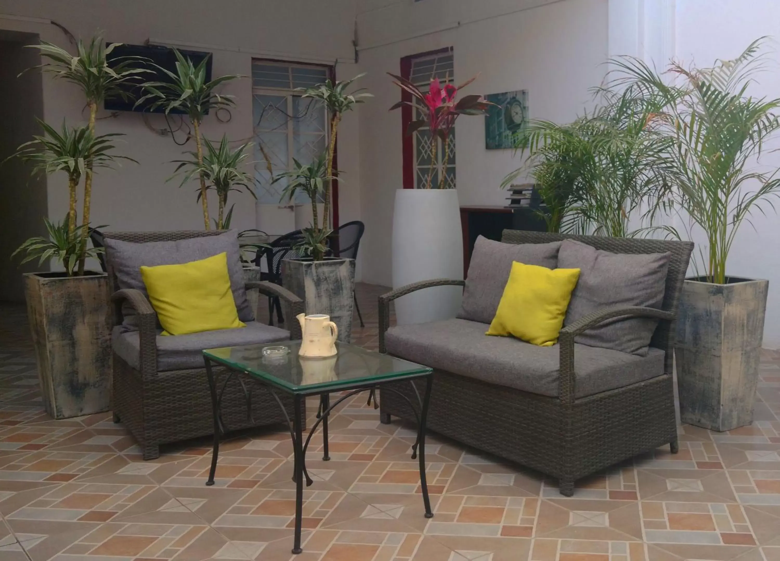 Communal lounge/ TV room, Seating Area in Hotel del Refugio
