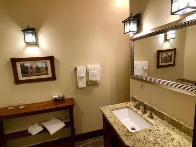 Bathroom in The Lodge at Cloudcroft