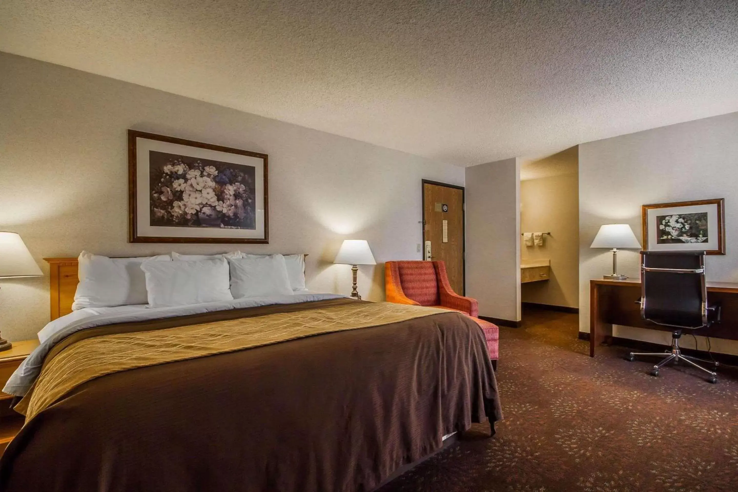 Photo of the whole room, Bed in Comfort Inn Fond Du Lac