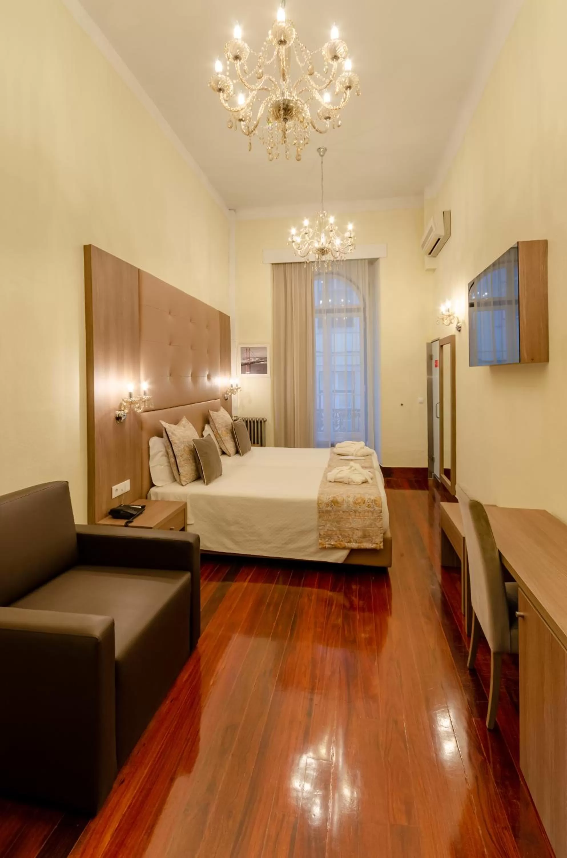 Photo of the whole room, Bed in Hotel INN Rossio