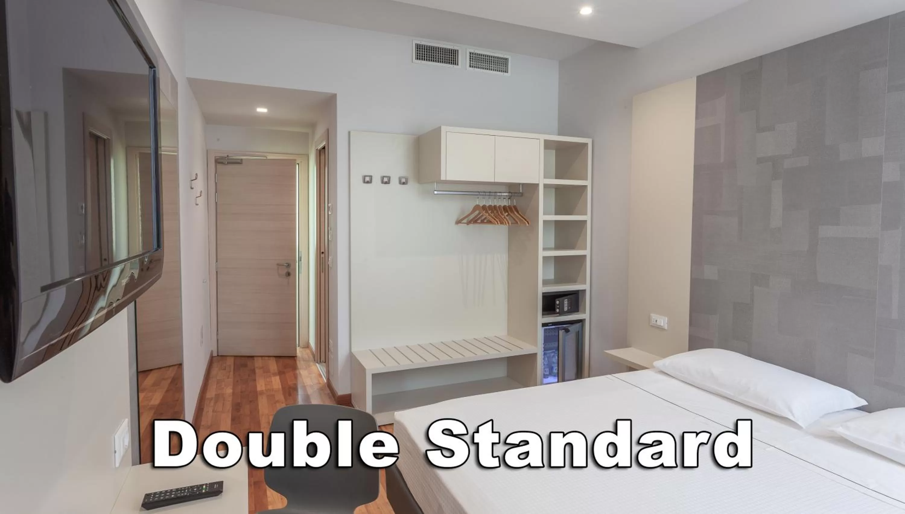 TV and multimedia, Bed in Hotel Boston