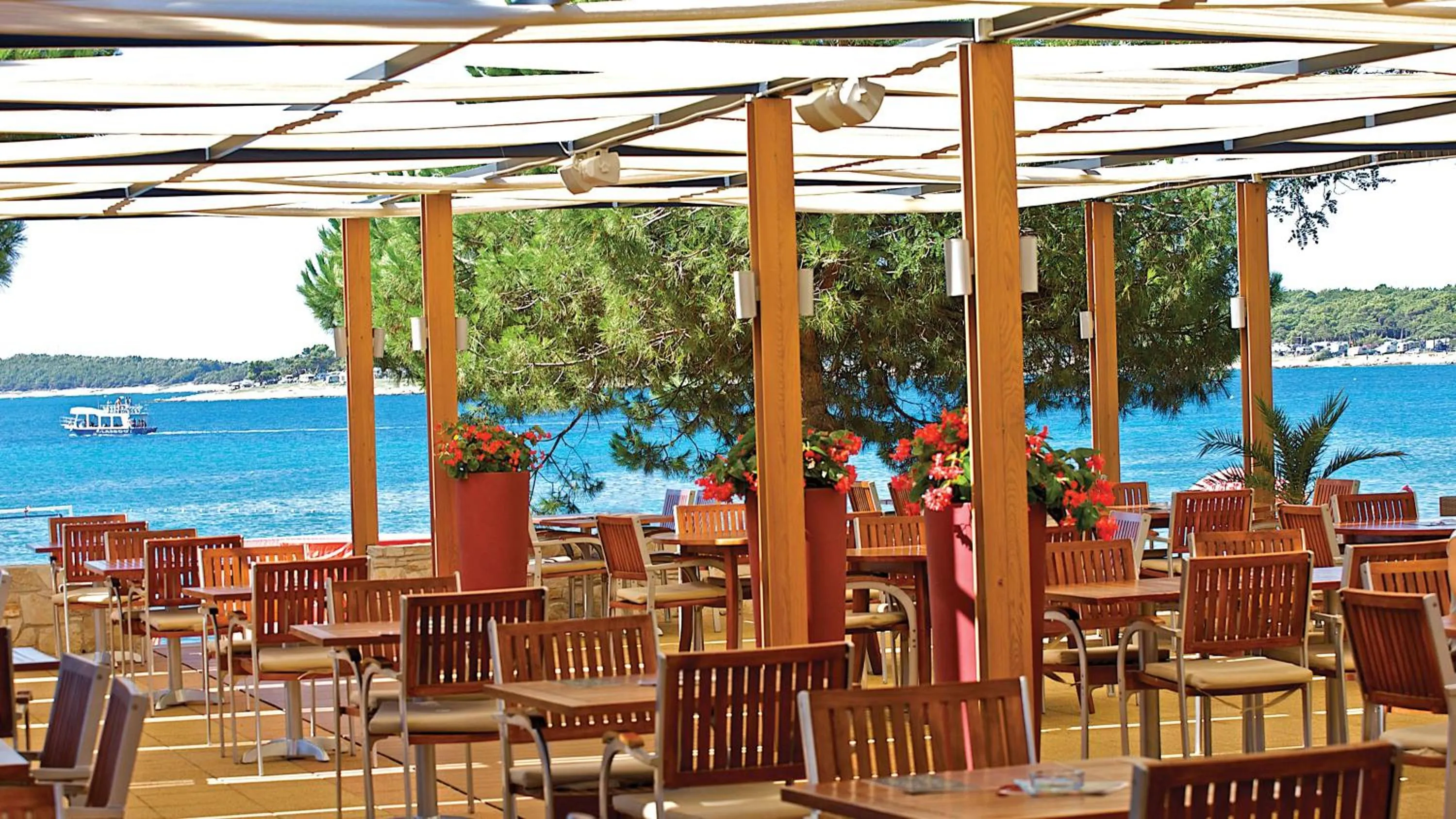 Lounge or bar in Park Plaza Belvedere Medulin