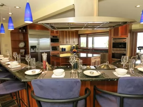 Kitchen or kitchenette, Restaurant/Places to Eat in A View of the Lake B & B