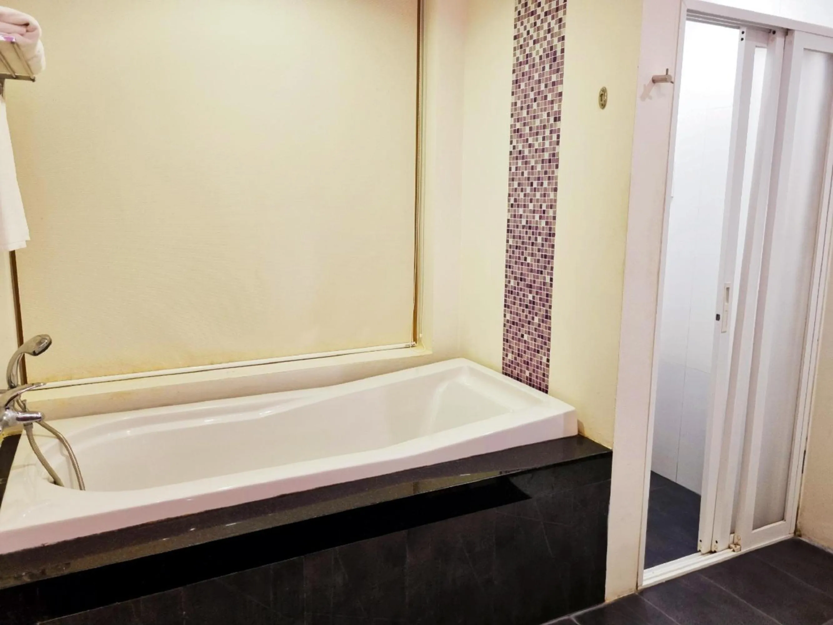 Bath in Tinidee Golf Resort Phuket