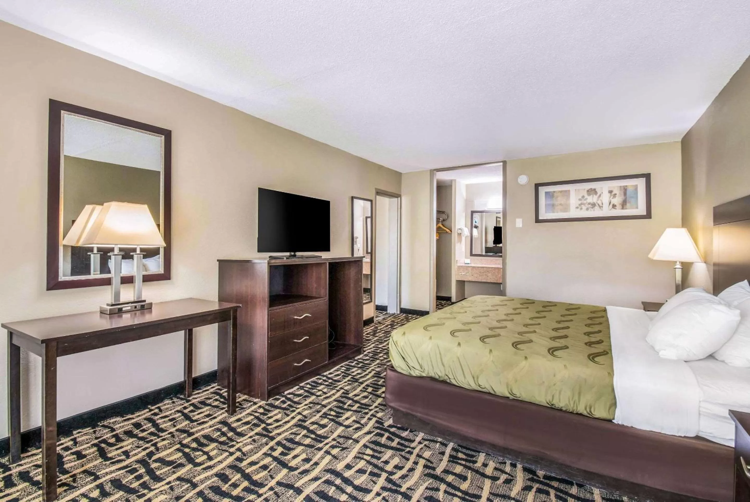Photo of the whole room, Bed in Quality Inn & Suites York East