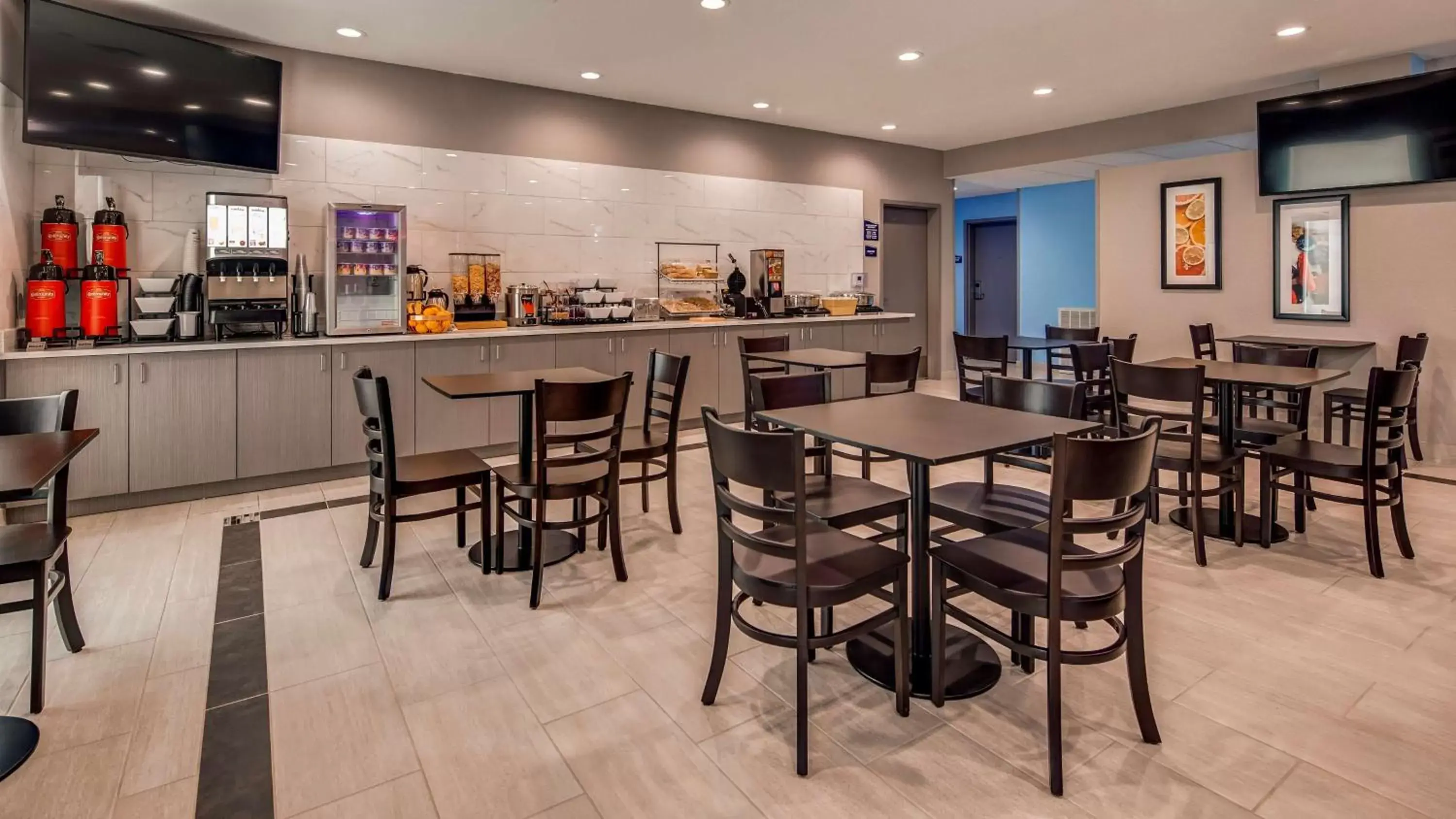 Restaurant/places to eat in SureStay Plus Hotel by Best Western Humble Restaurant/places to eat in SureStay Plus Hotel by Best Western Humble