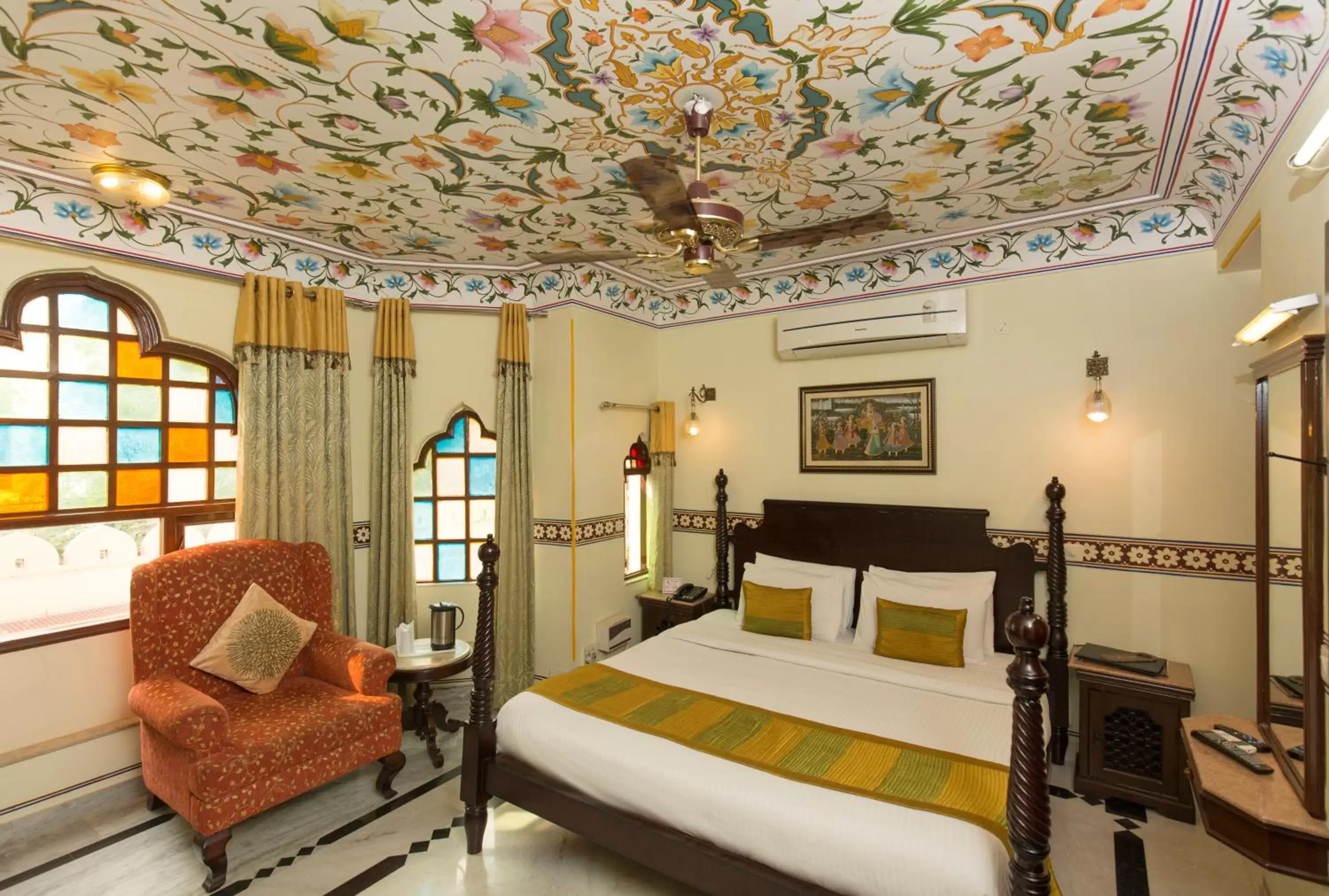 Bedroom, Bed in Umaid Bhawan - A Heritage Style Boutique Hotel