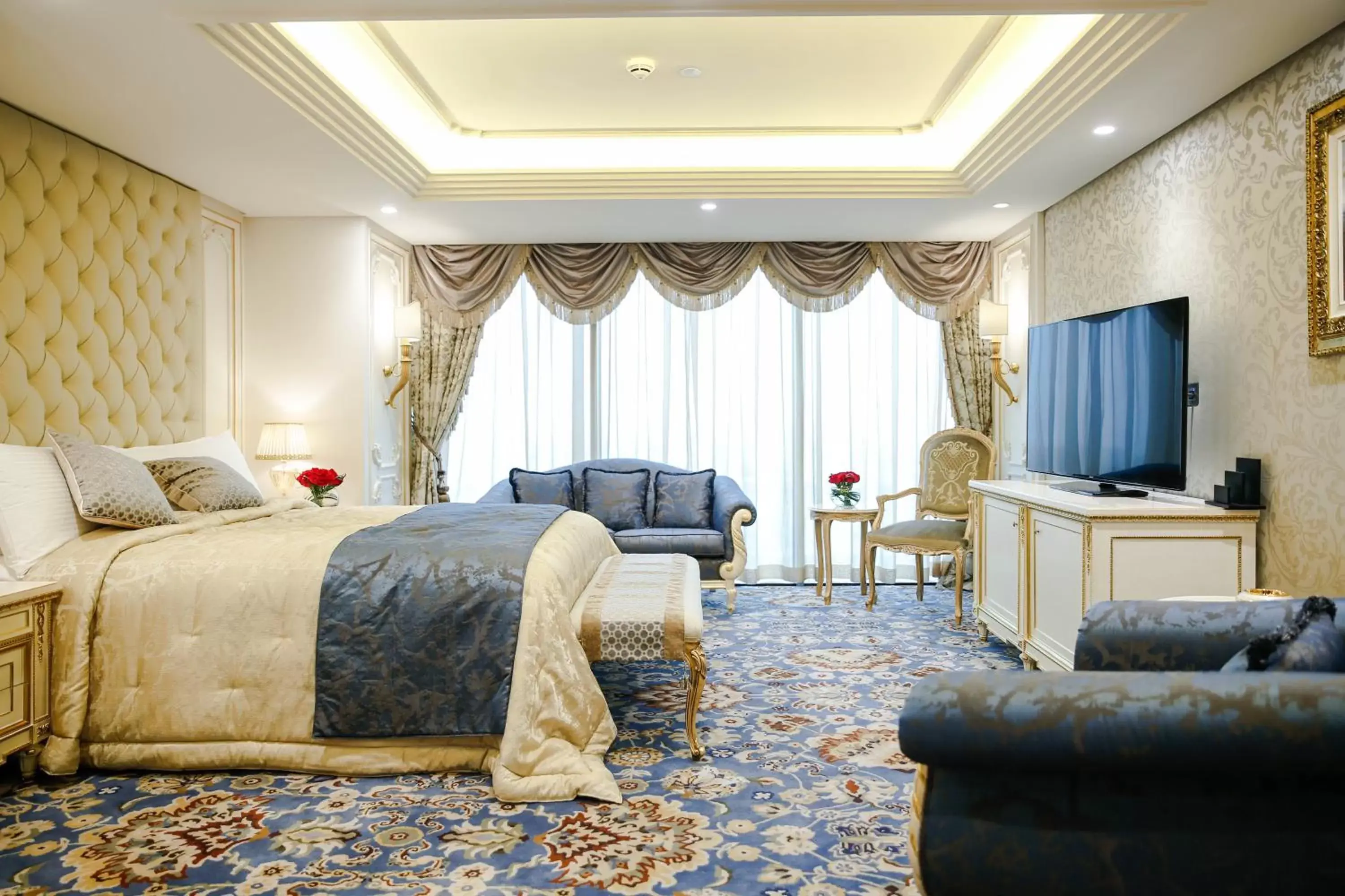 Photo of the whole room, Room Photo in Crowne Plaza Kuwait Al Thuraya City, an IHG Hotel