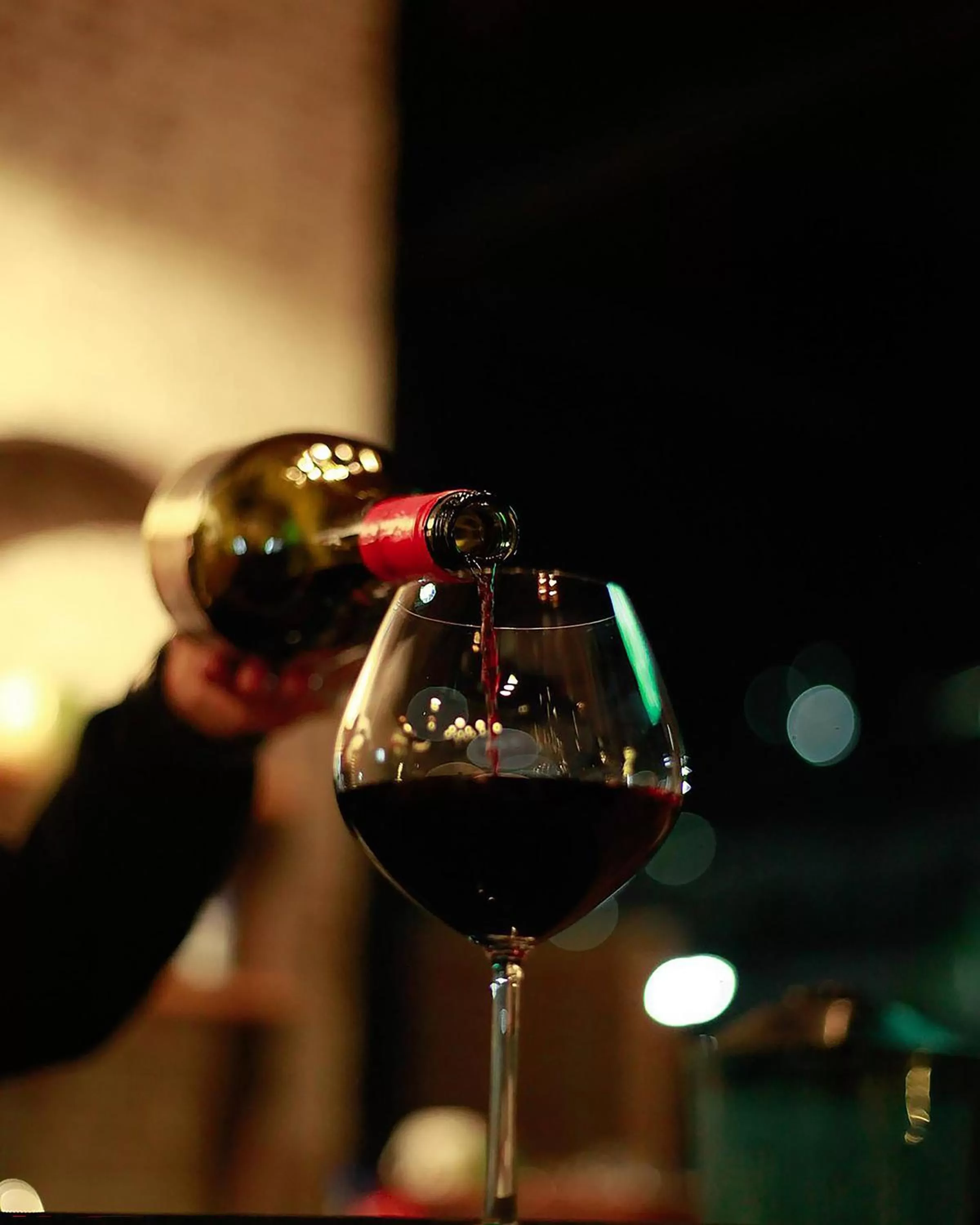 Food and drinks in Majestic Lake Front Hotel & Suites