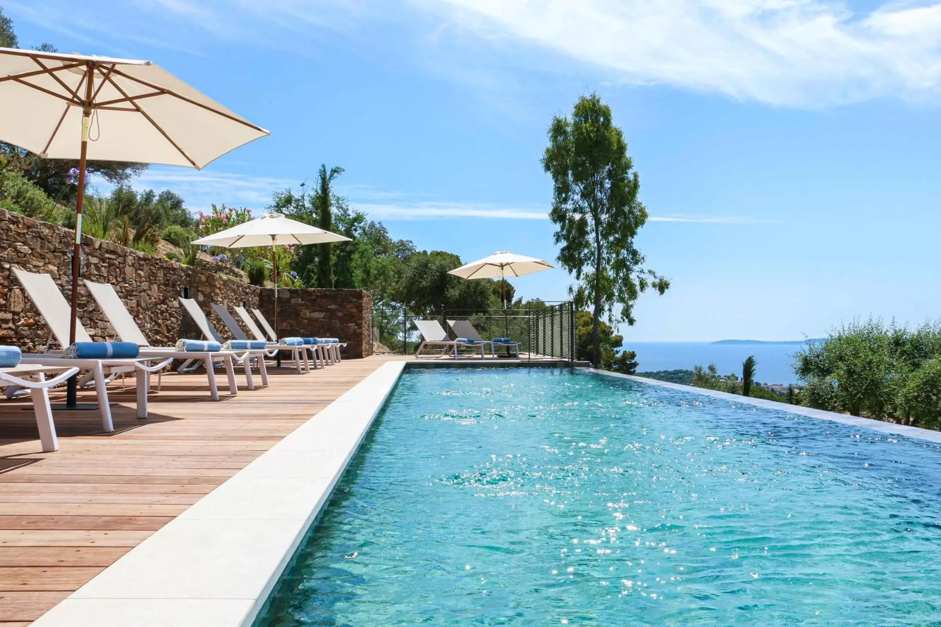 Swimming Pool in Eden Rose Grand Hotel BW Premier Collection