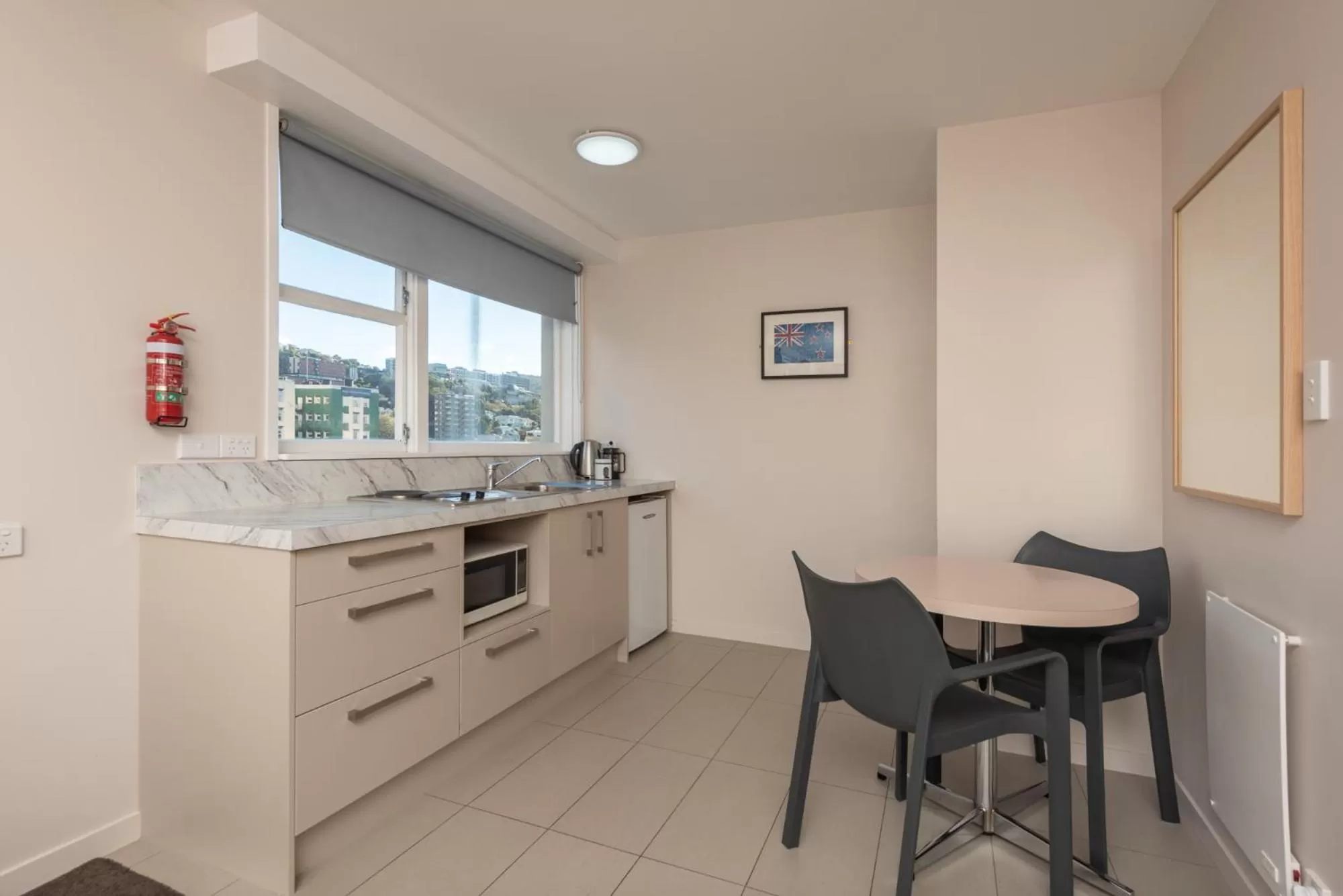 Kitchen or kitchenette in Capital View Motor Inn - Free Parking