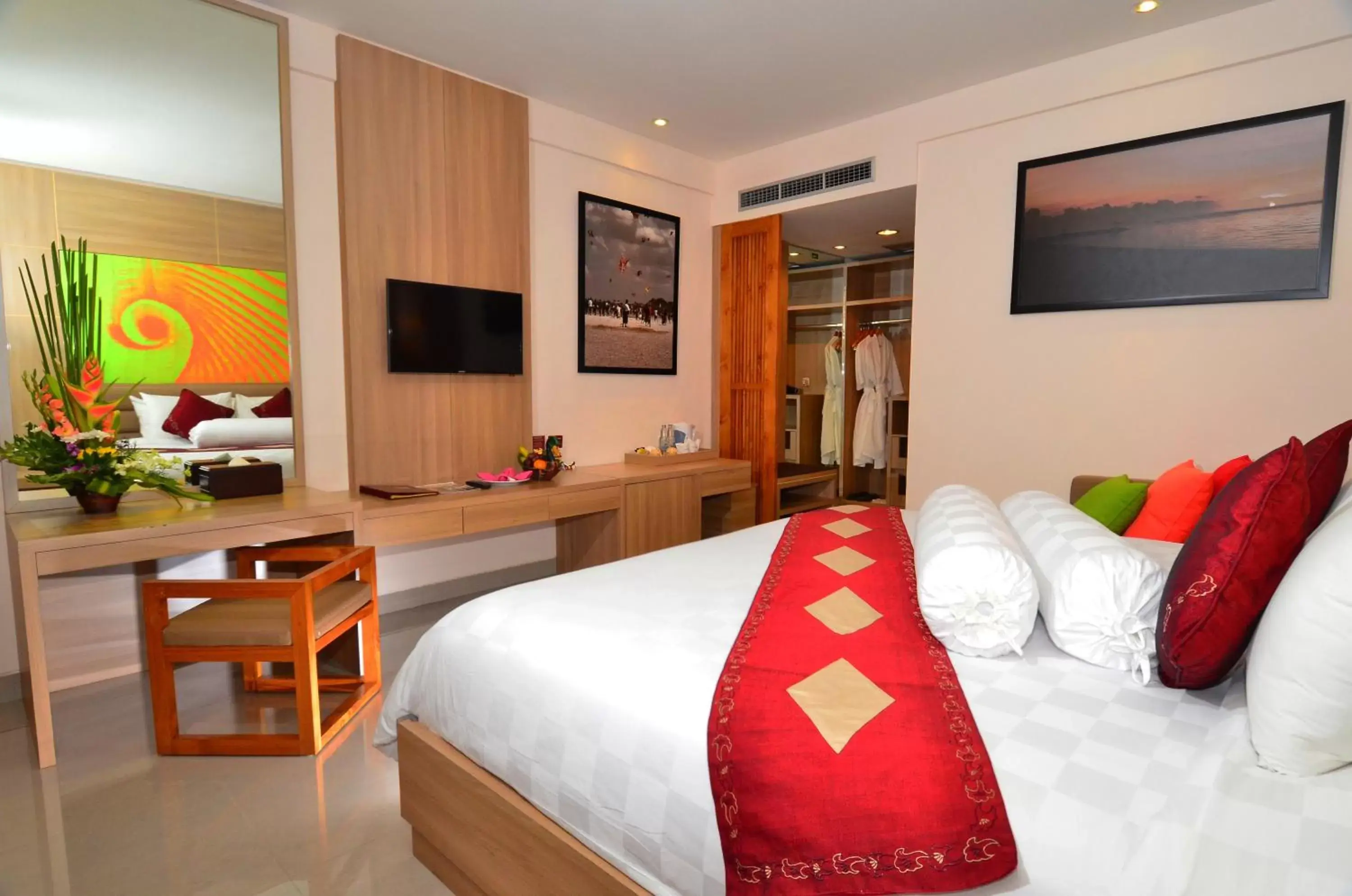 Bedroom, TV/Entertainment Center in Inna Sindhu Beach Hotel & Resort