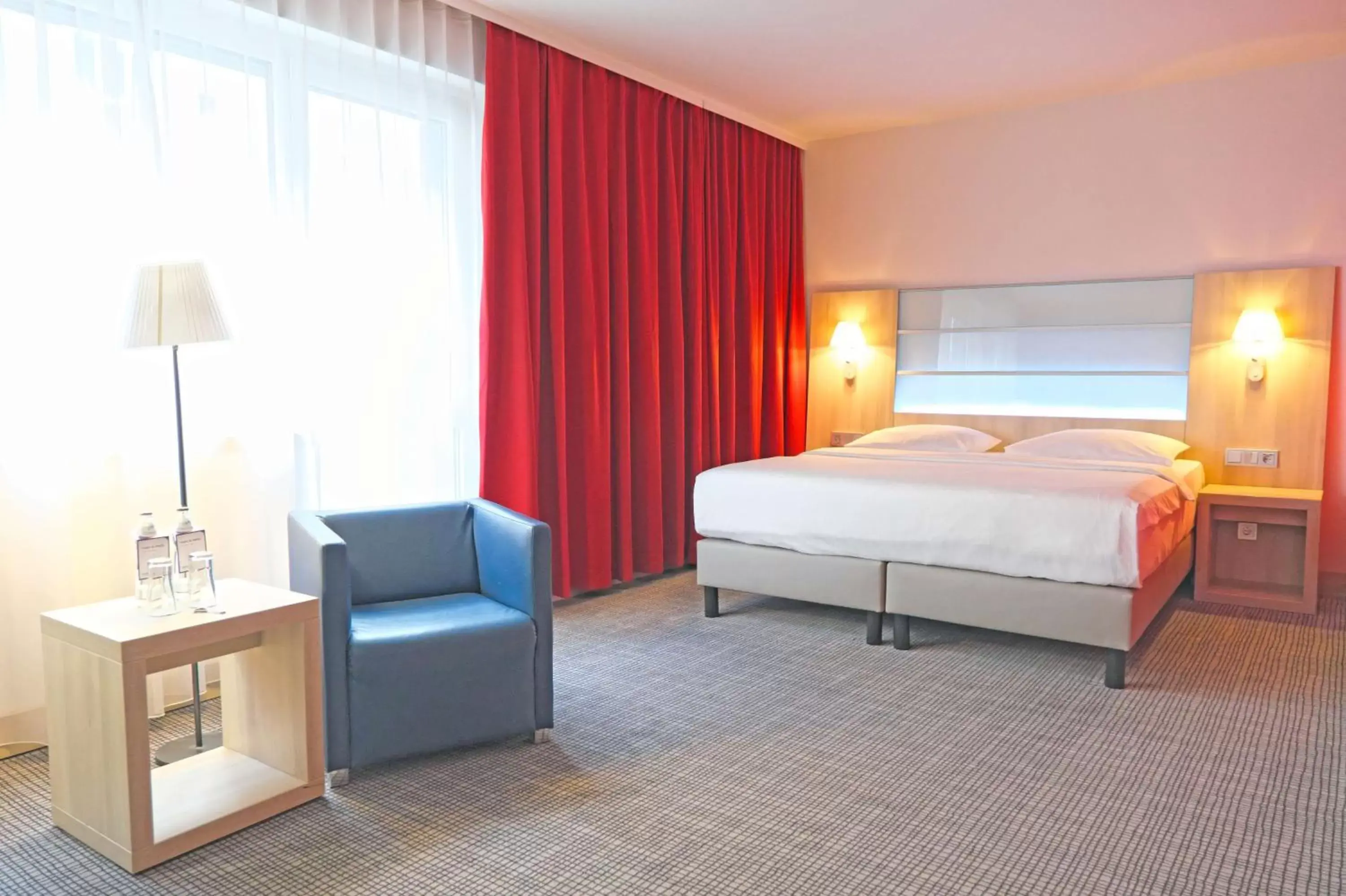 Bedroom, Bed in Park Inn by Radisson Linz