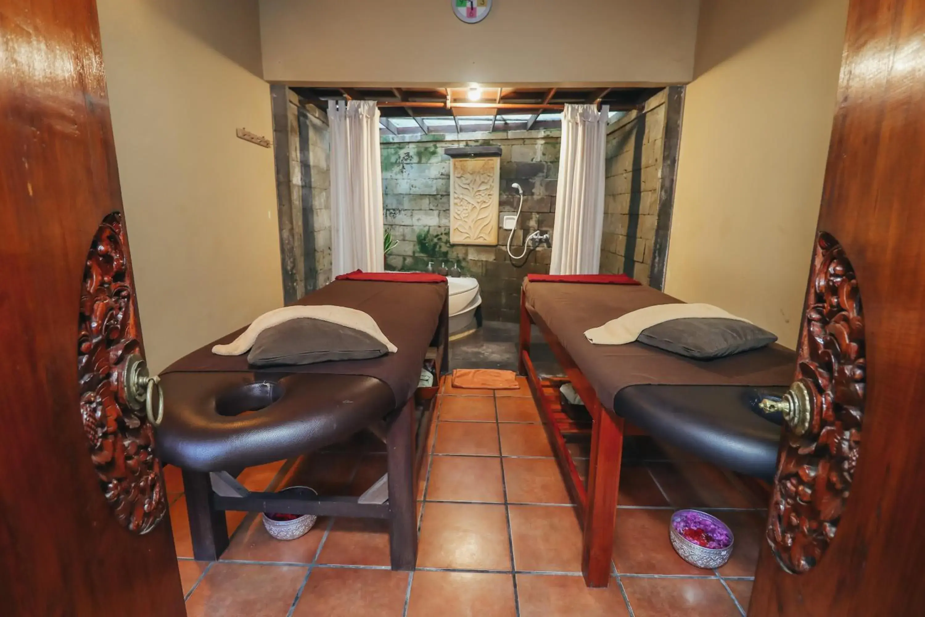 Massage in Biyukukung Suite & Spa