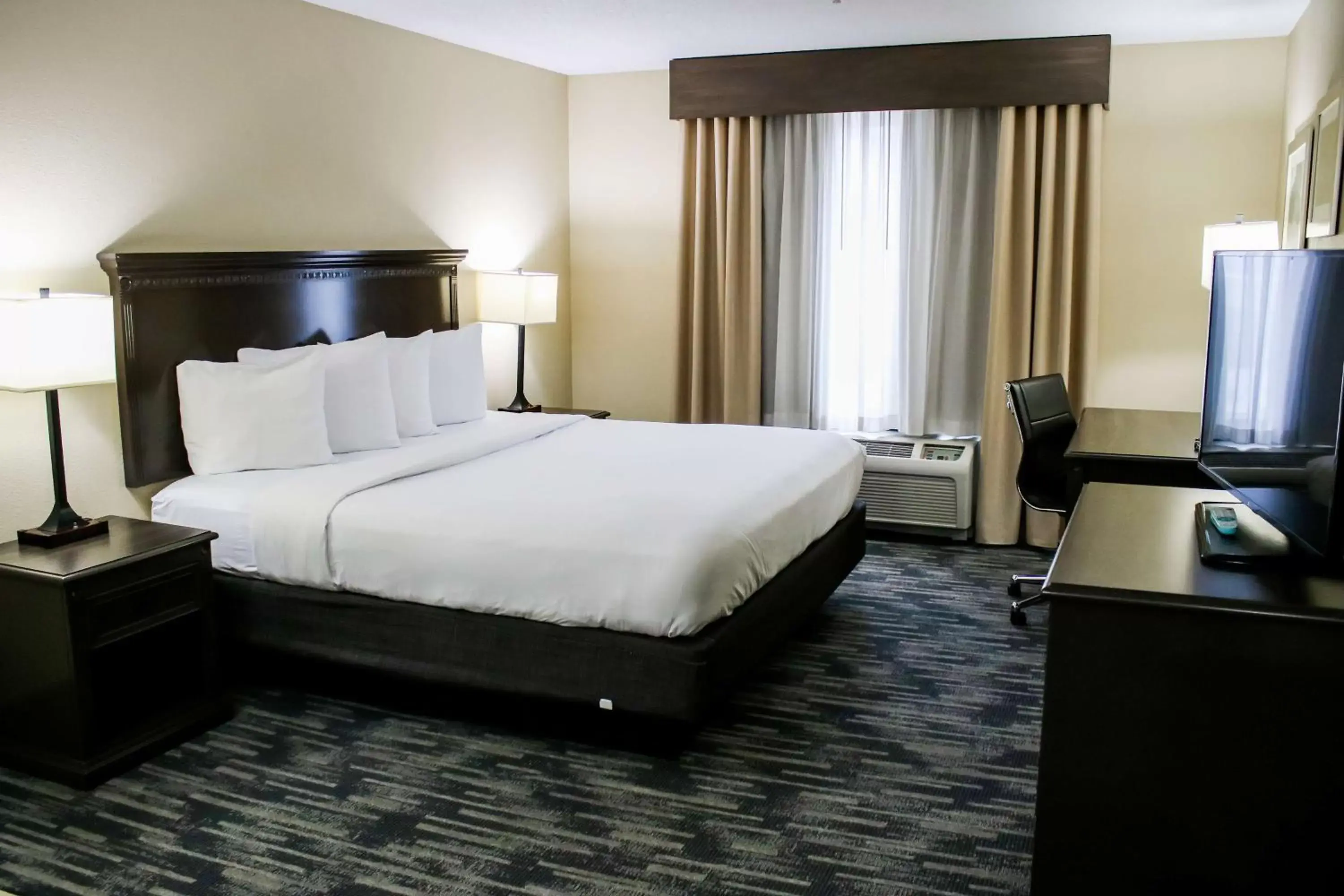 Photo of the whole room, Bed in Country Inn & Suites by Radisson, Richmond West at I-64, VA
