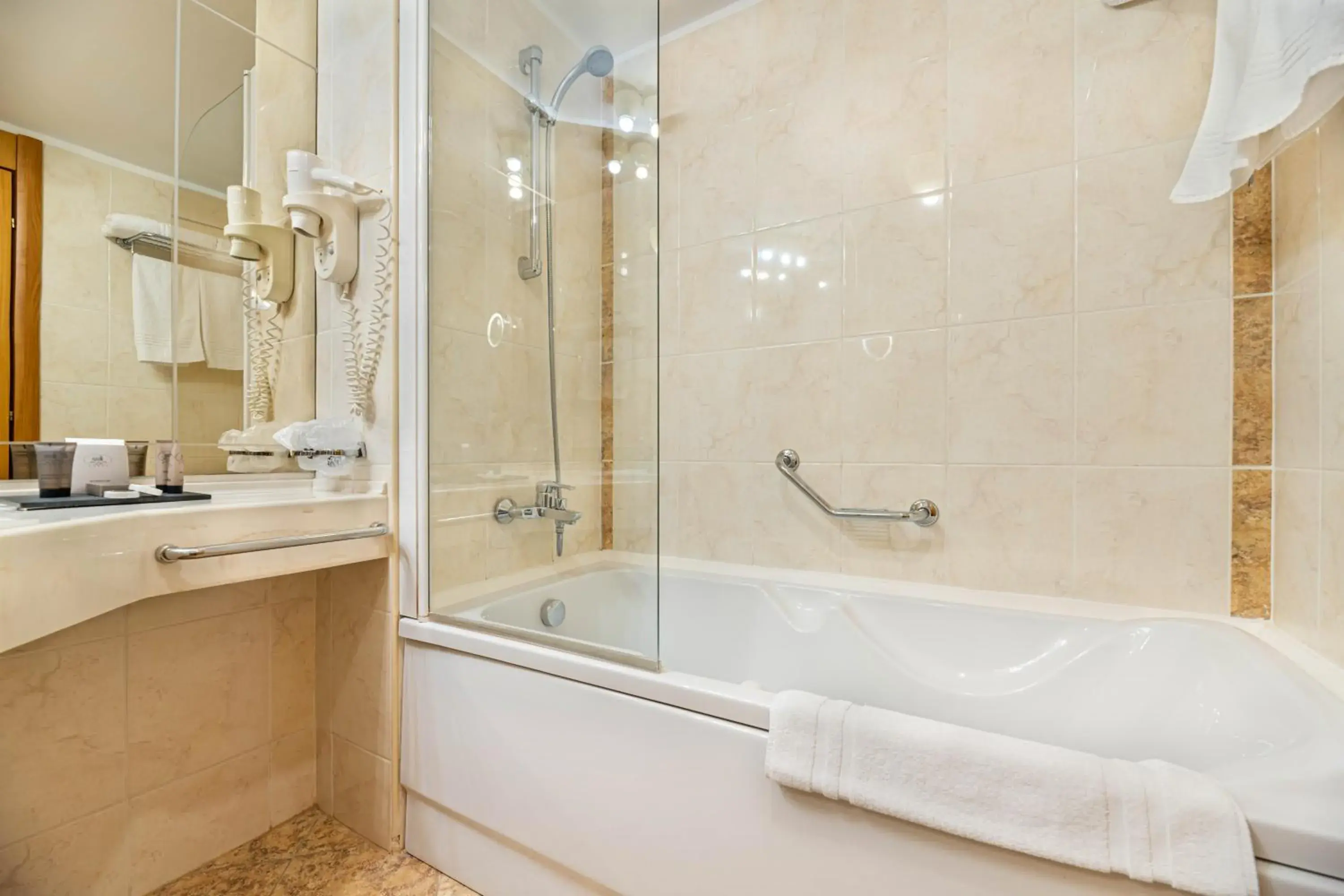 Bathroom in Hotel Aro Palace