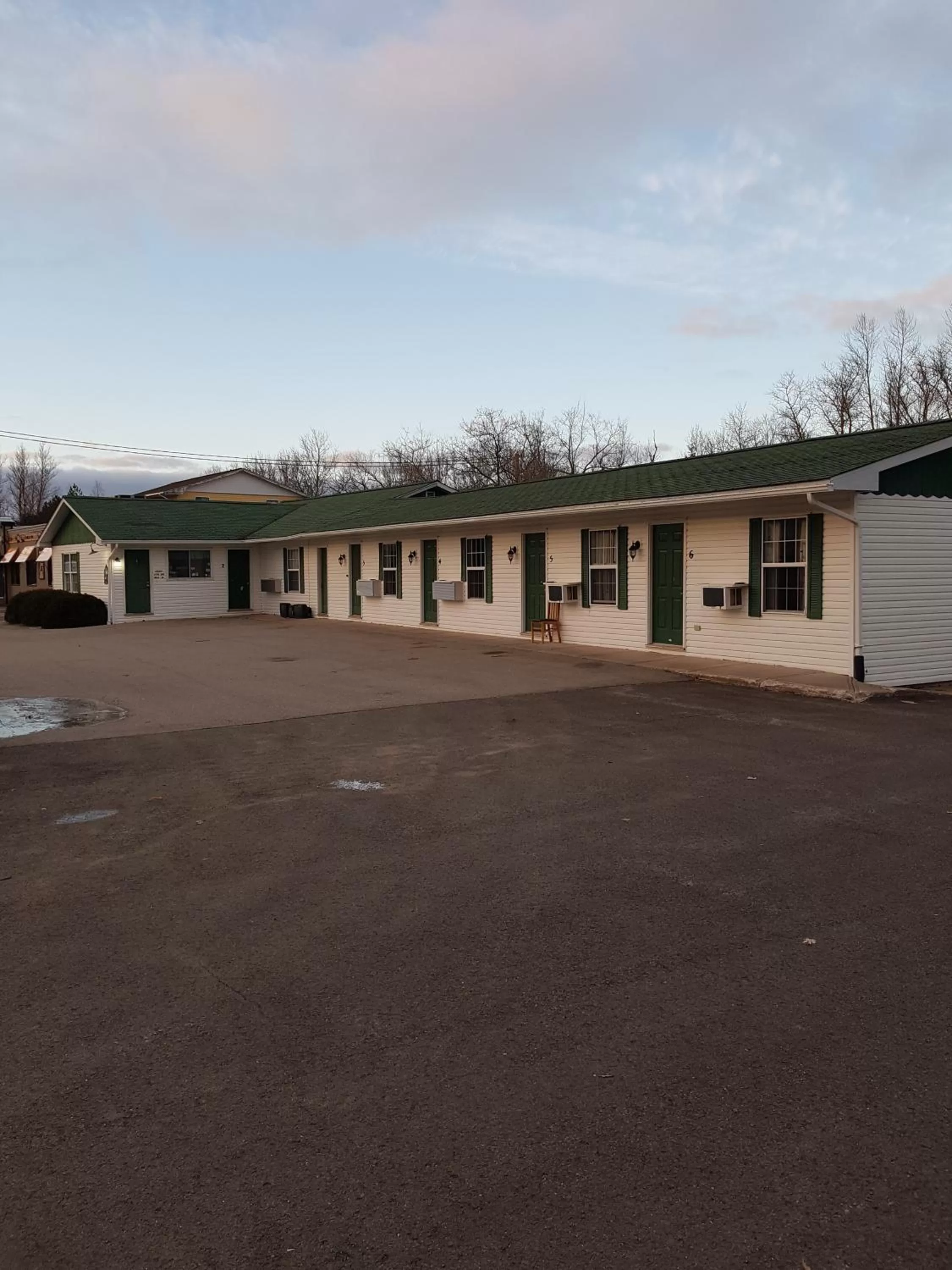 Property Building in Covered Bridge Inn & Suites