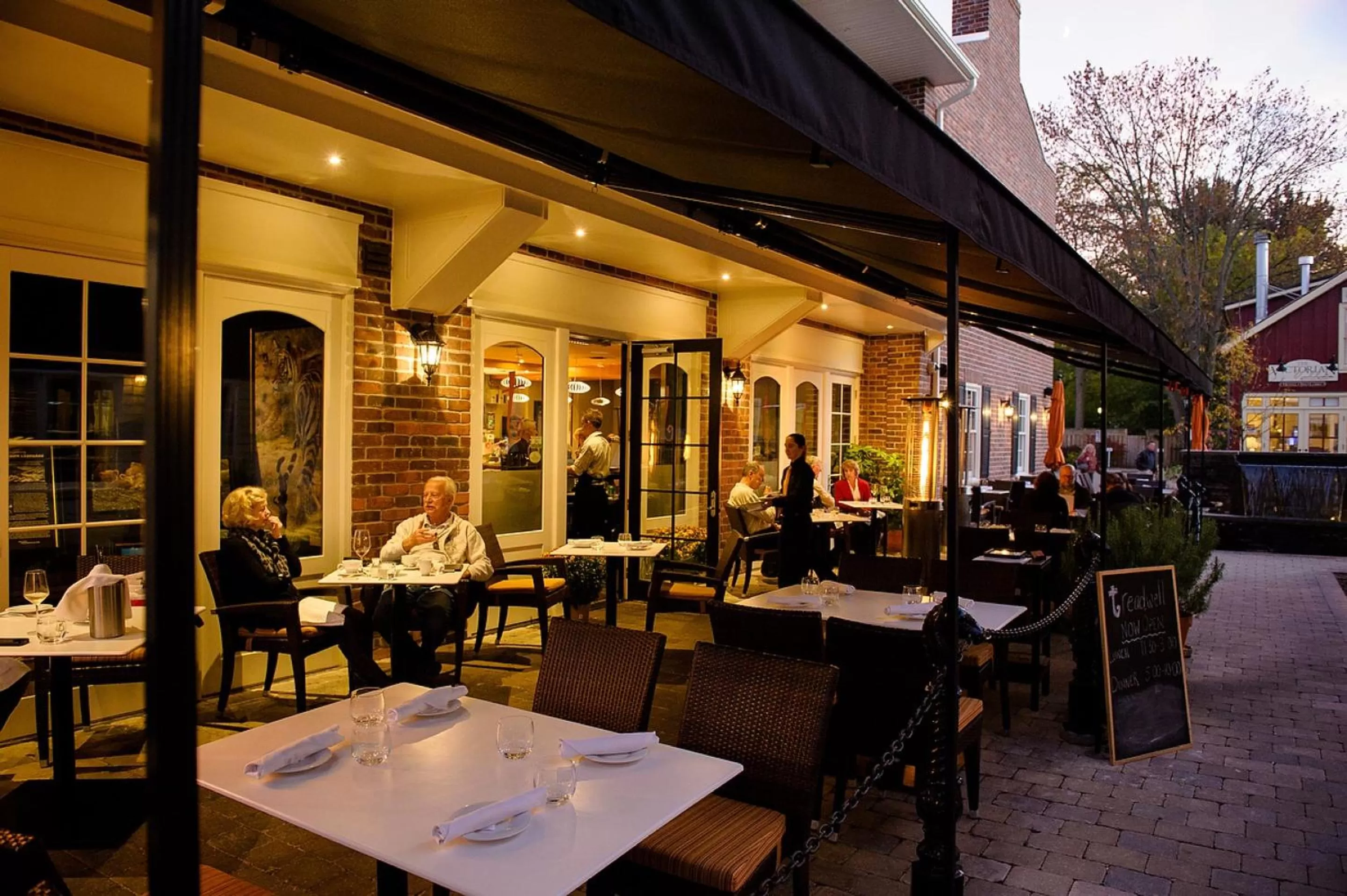 Restaurant/places to eat in 124 on Queen Hotel & Spa