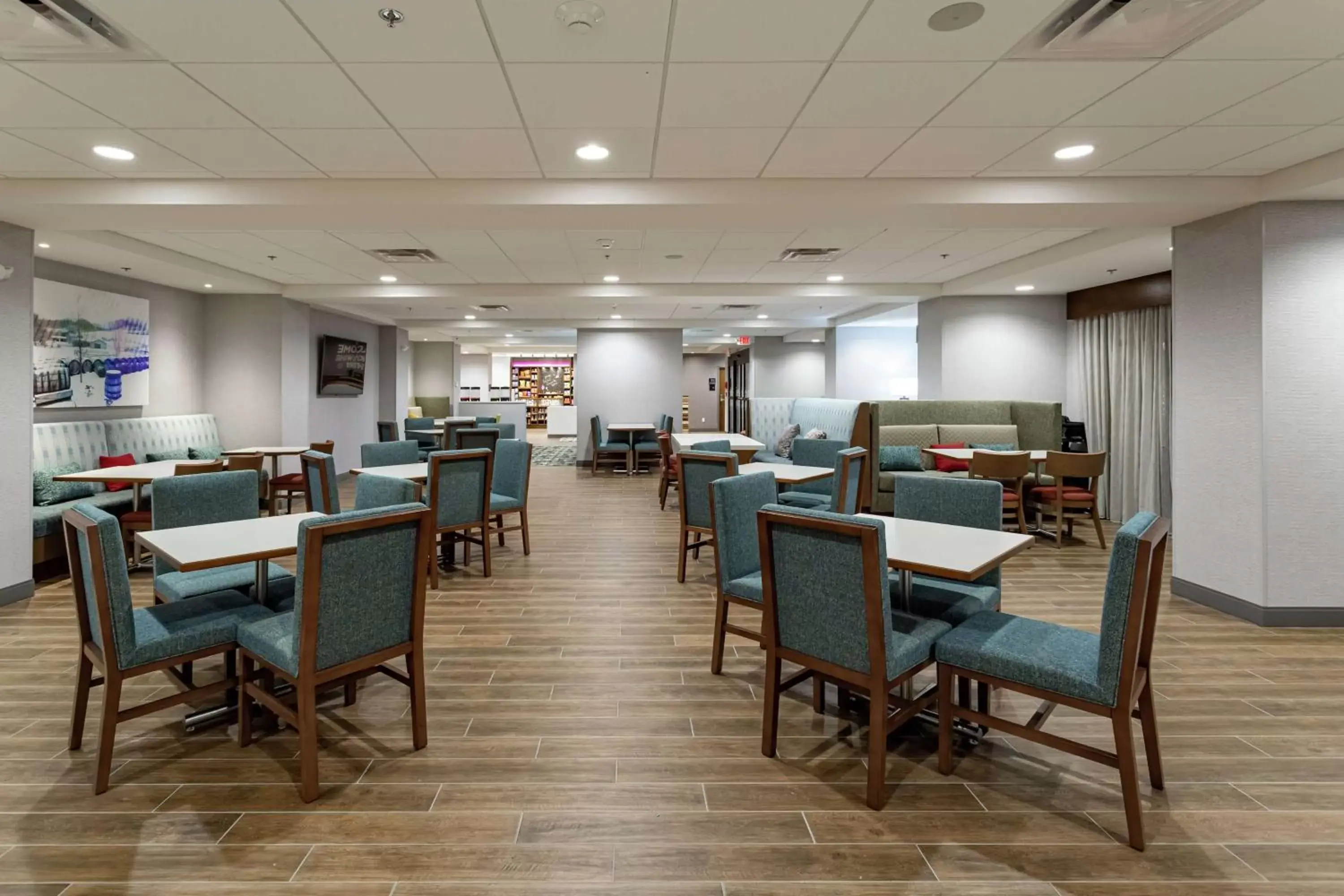 Lobby or reception, Restaurant/Places to Eat in Hampton Inn Madison, OH