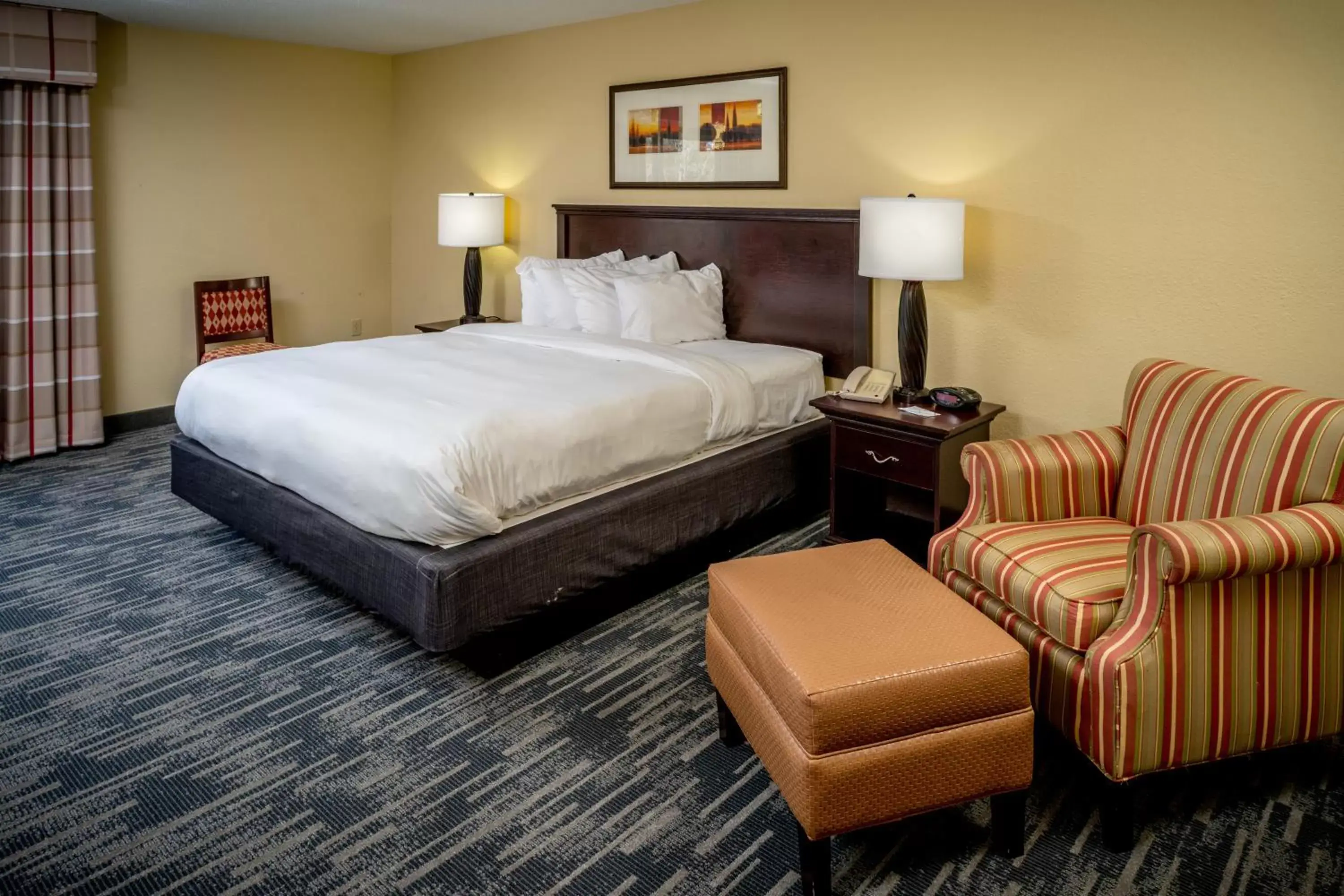 Bedroom, Bed in Country Inn & Suites by Radisson, Princeton, WV