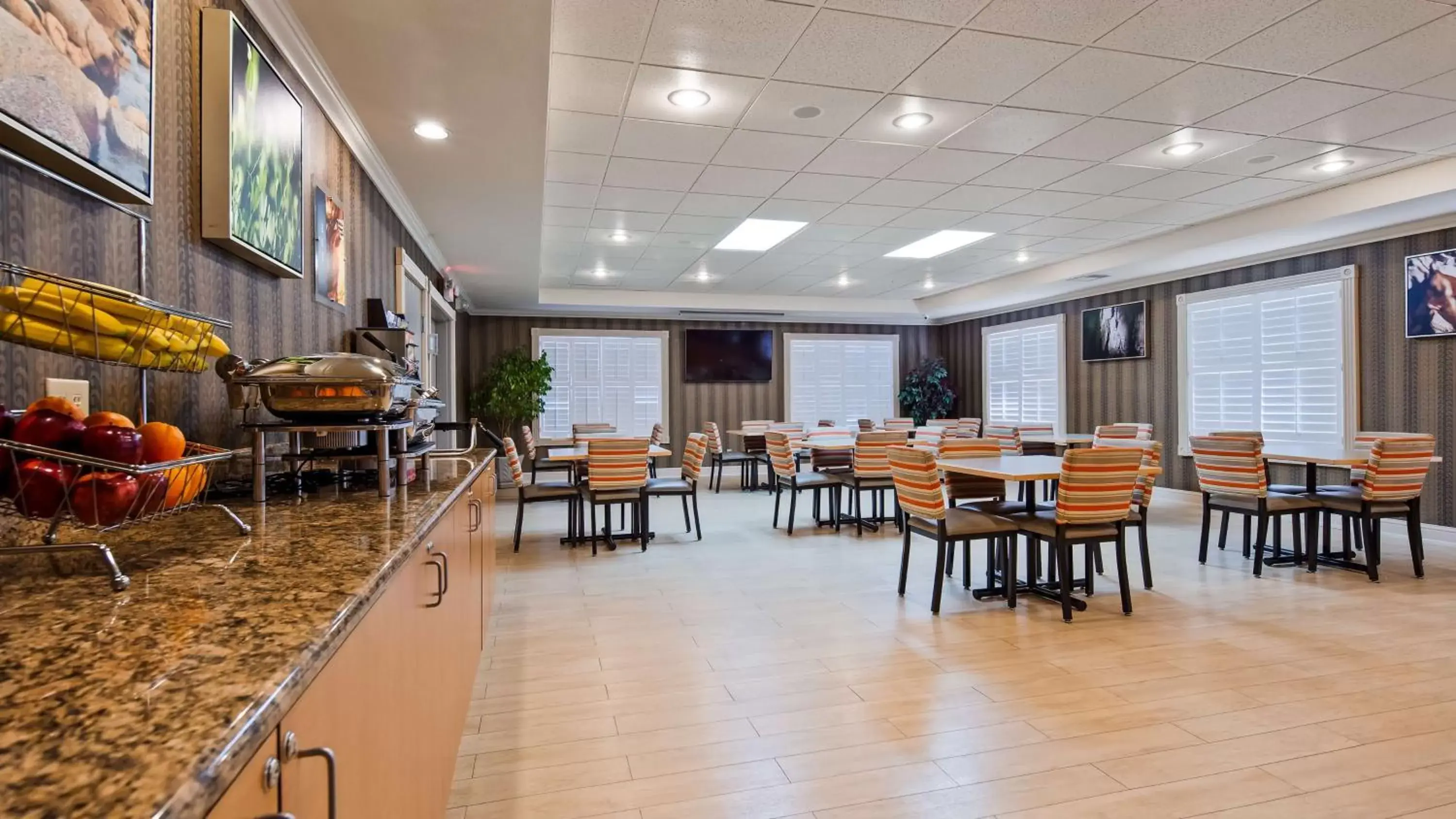 Restaurant/places to eat in Best Western Plus Rama Inn & Suites Restaurant/places to eat in Best Western Plus Rama Inn & Suites