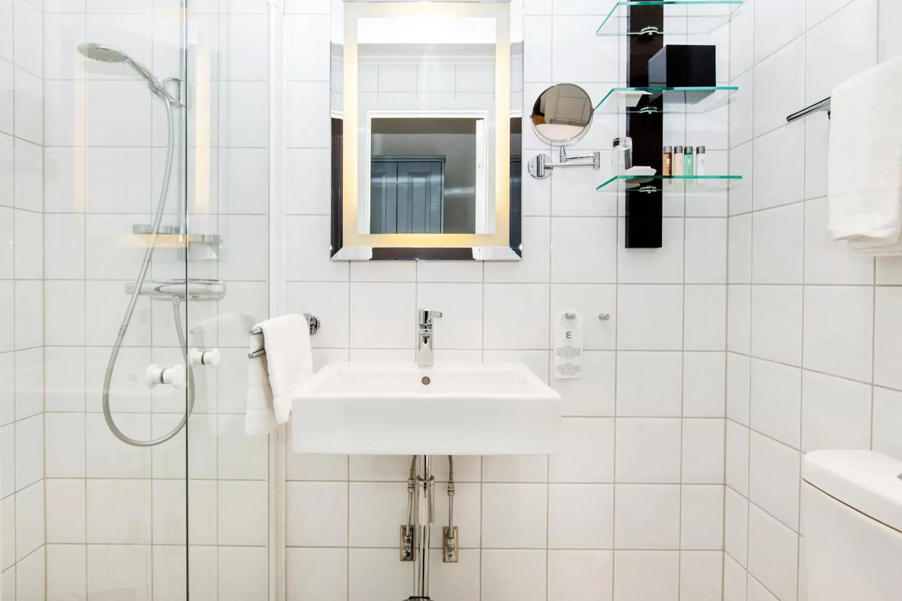 Bathroom in Elite Hotel Savoy