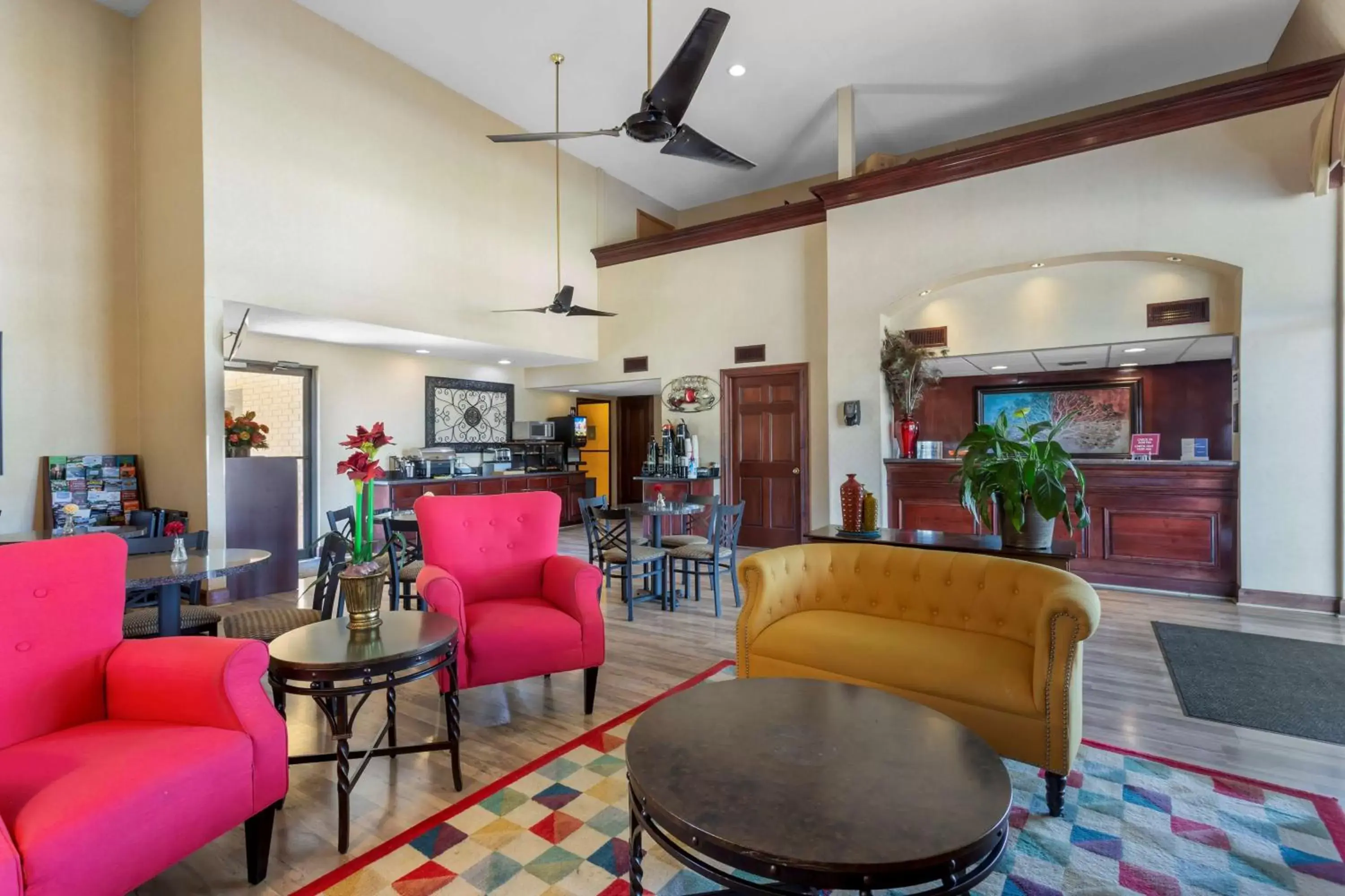 Lobby or reception, Lounge/Bar in Best Western Benton Inn