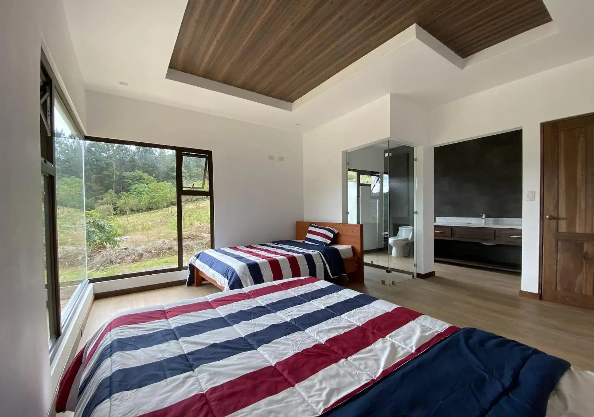 Shower, Bed in Arte de Plumas birding lodge